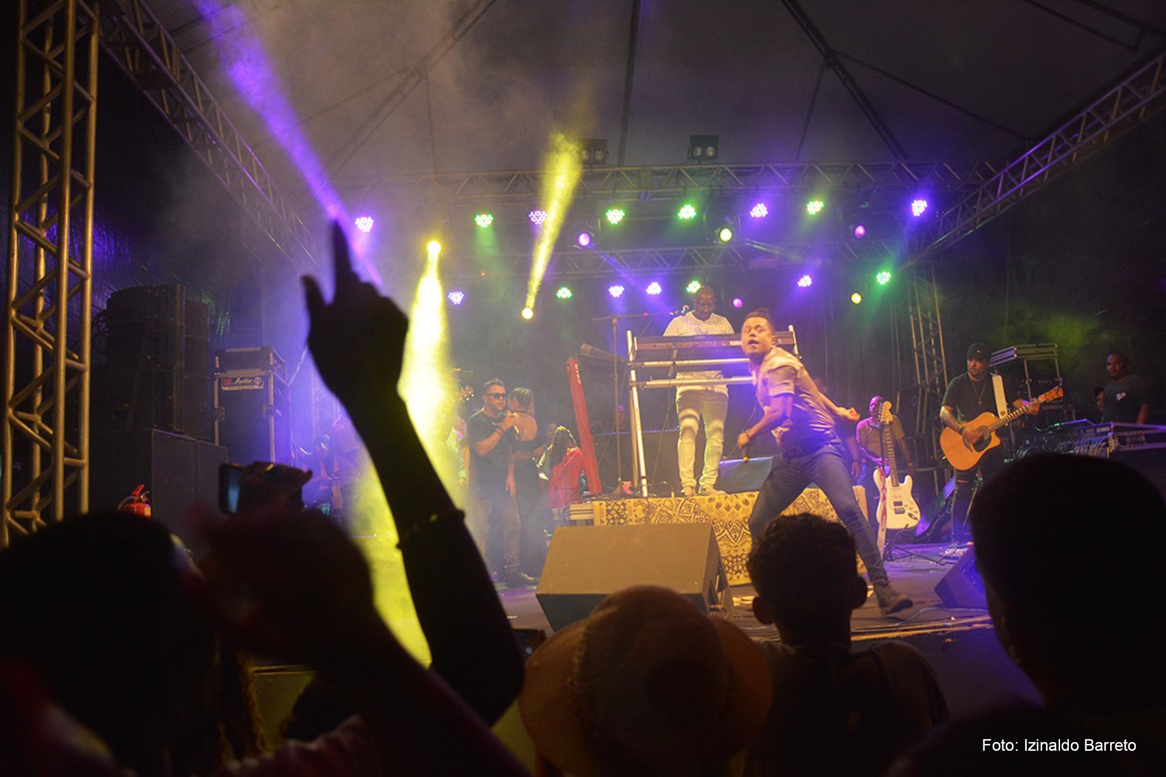 No palco, quatro atrações musicais animaram o público de Tiquaruçu.