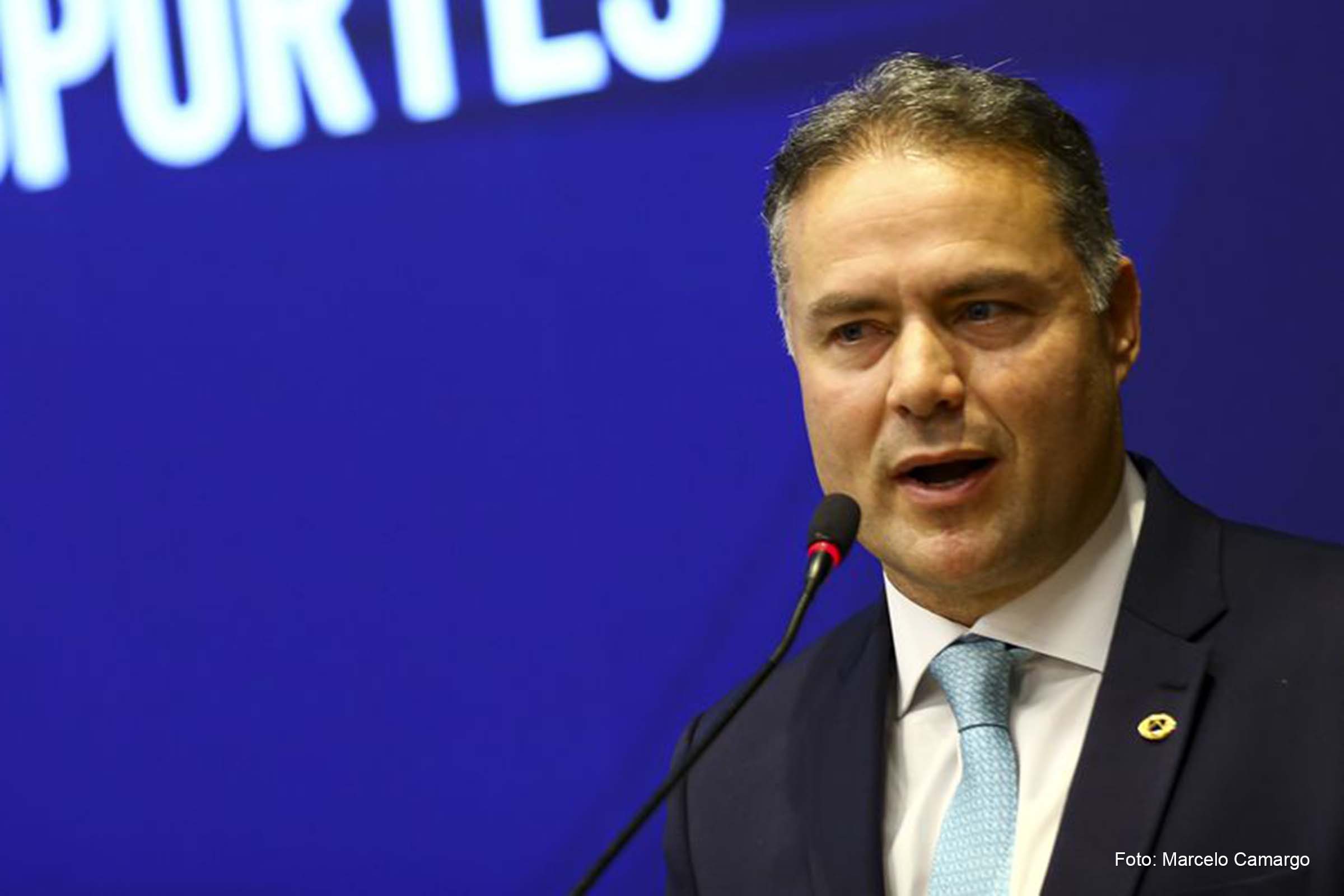 O ministro dos Transportes, Renan Filho, assume o cargo em solenidade de transmissão no ministério.