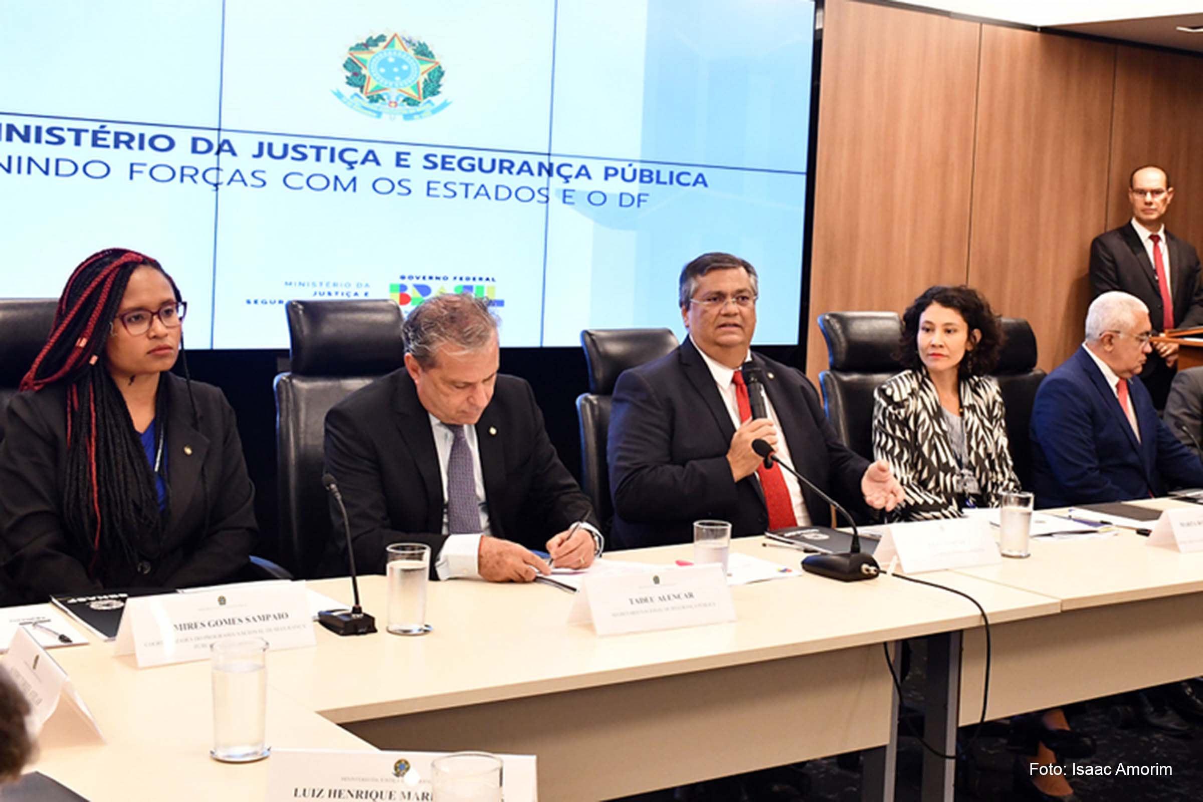 Ministro Flávio Dino e secretários estaduais de segurança debatem ações para fortalecimento da Segurança Pública