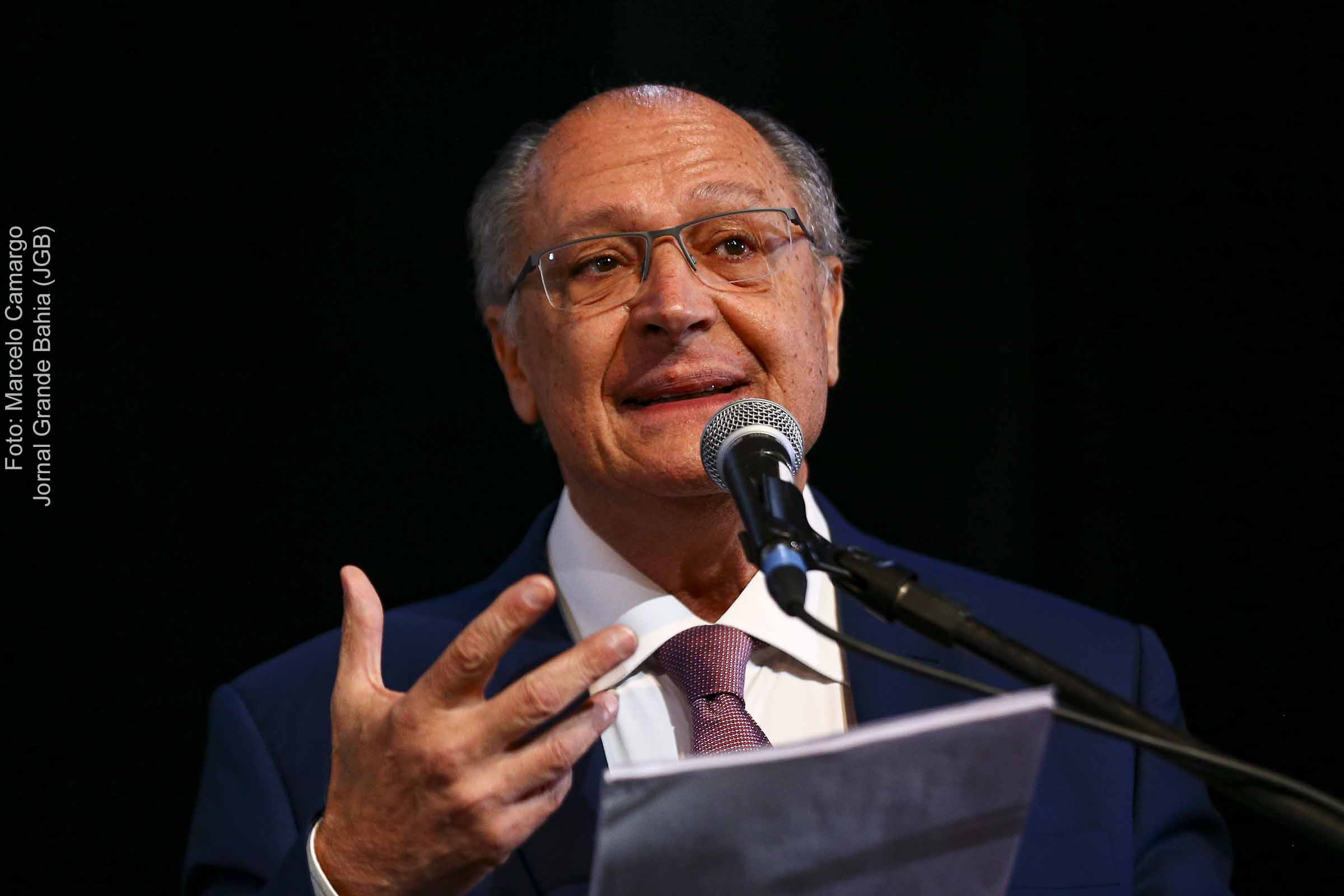 Vice-presidente da República, Geraldo Alckmin (PSB) foi um dos fundadores do PSDB, deputado federal constituinte e ex-governador de São Paulo.