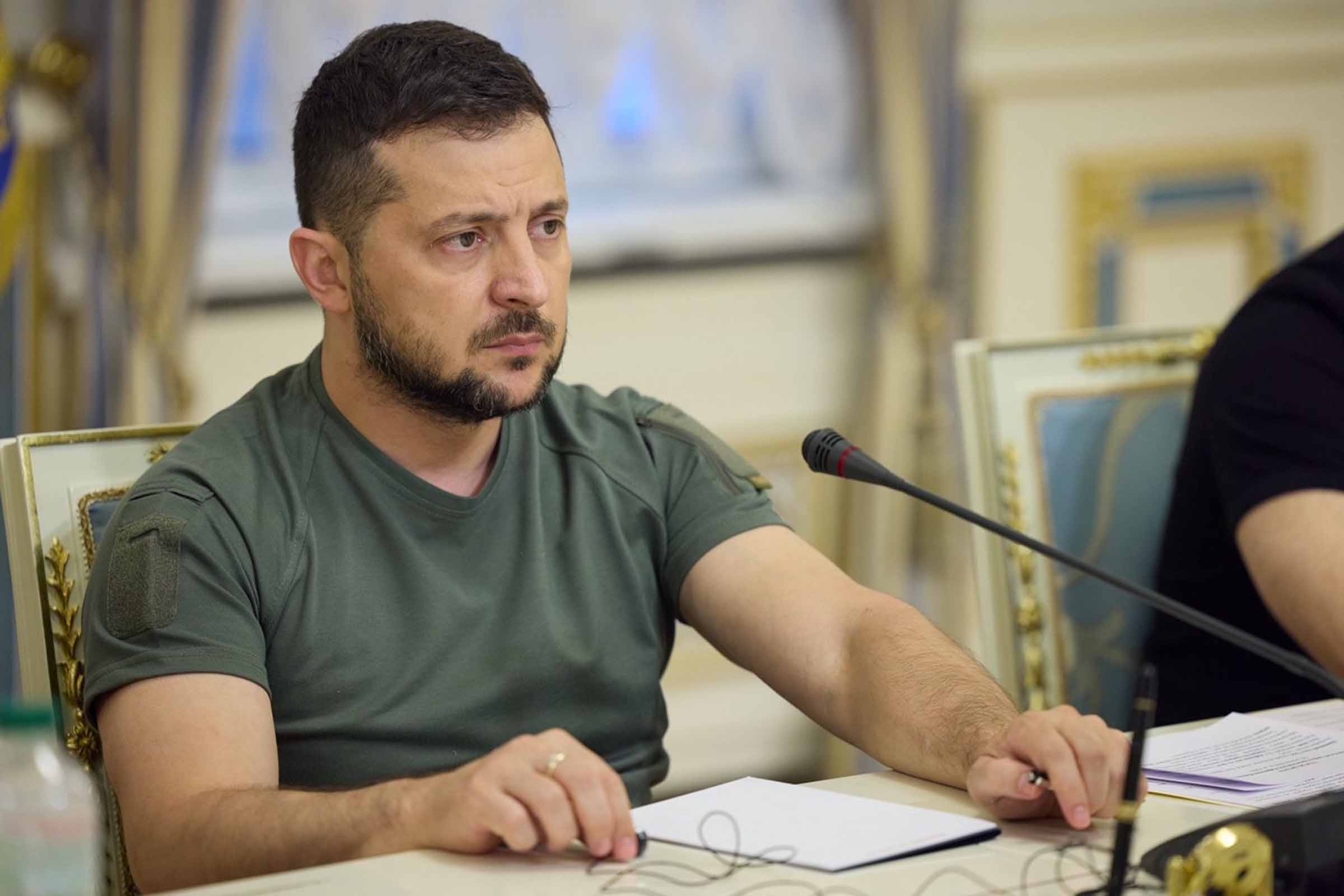 Várias autoridades foram demitidas ou renunciam após o presidente Volodymyr Zelensky anunciar mudanças nas altas esferas do poder. Objetivo seria tranquilizar aliados sobre corrupção na alta cúpula do Governo da Ucrânia.