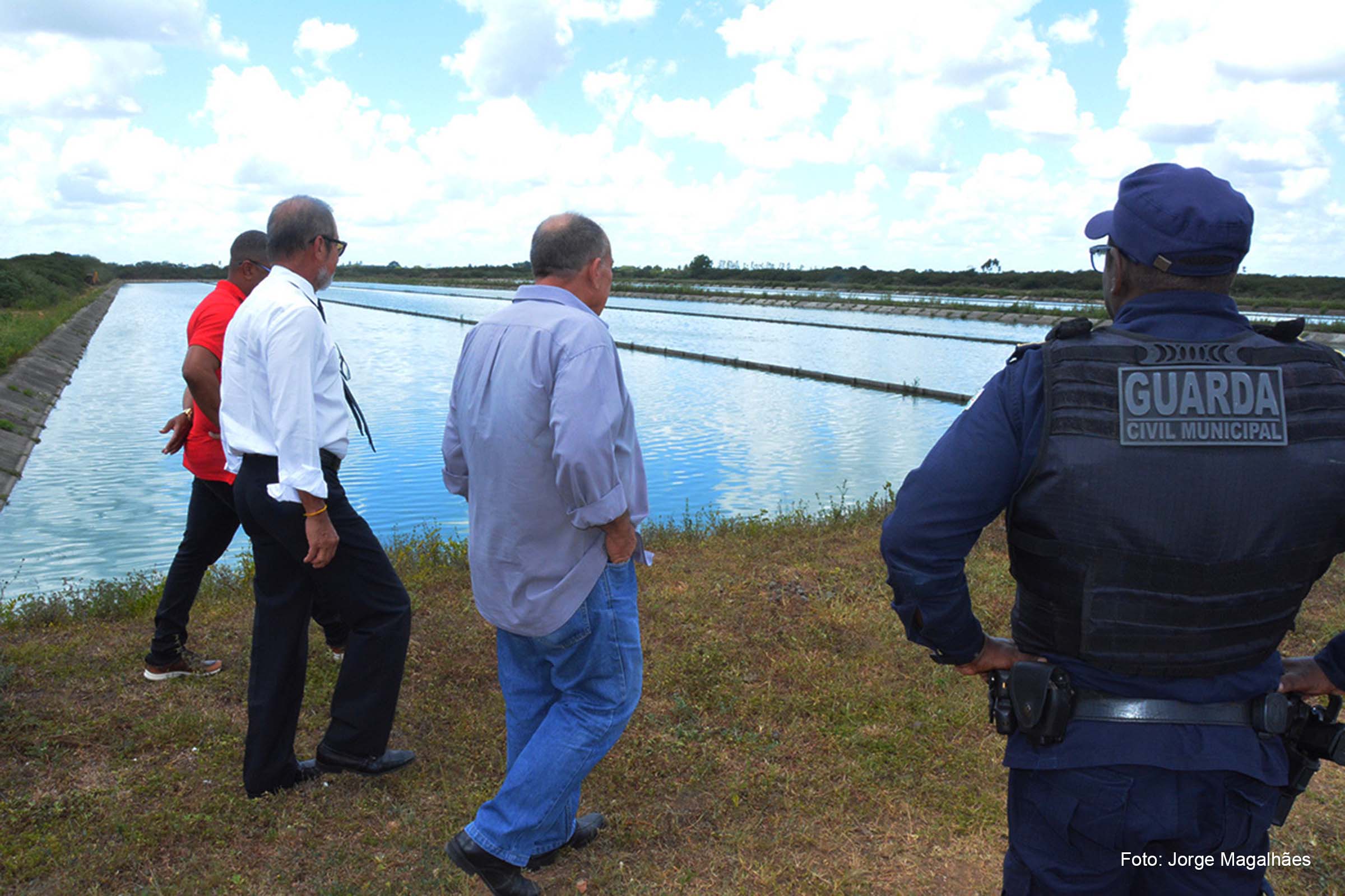 Caso sejam constatadas as irregularidades, serão adotadas medidas como autuação, notificação ou, em caso grave, rompimento do contrato.