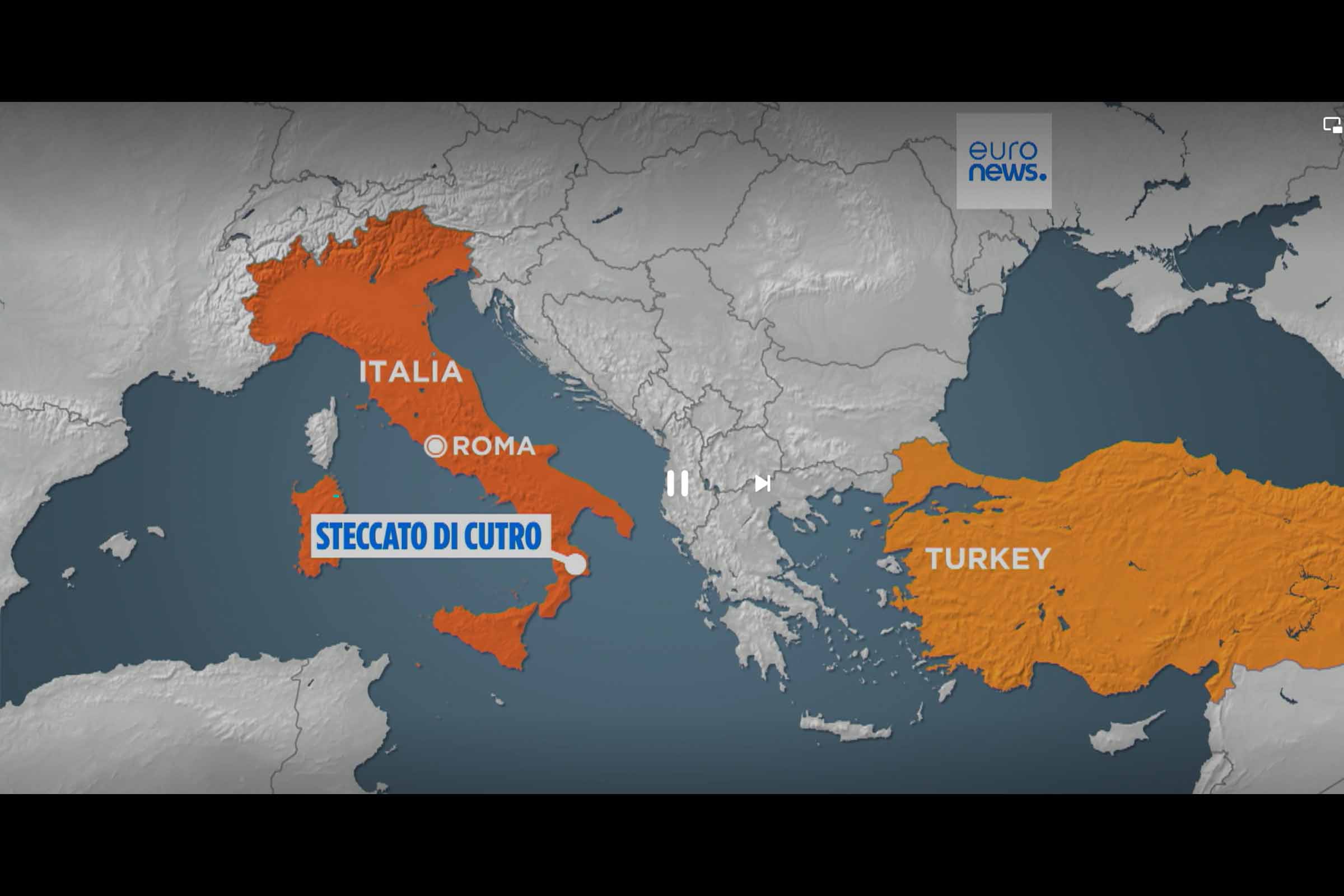 Cerca de 60 migrantes morrem em naufrágio ao largo da costa italiana