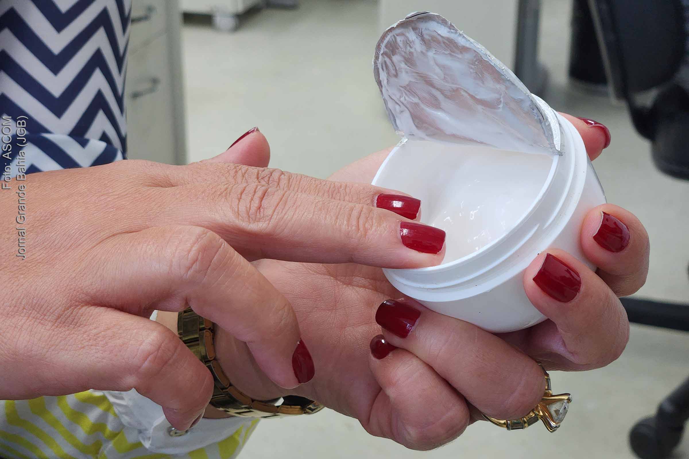 Comercialização de pomadas para trançar e modelar cabelos é proibida pela Vigilância Sanitária da Bahia.