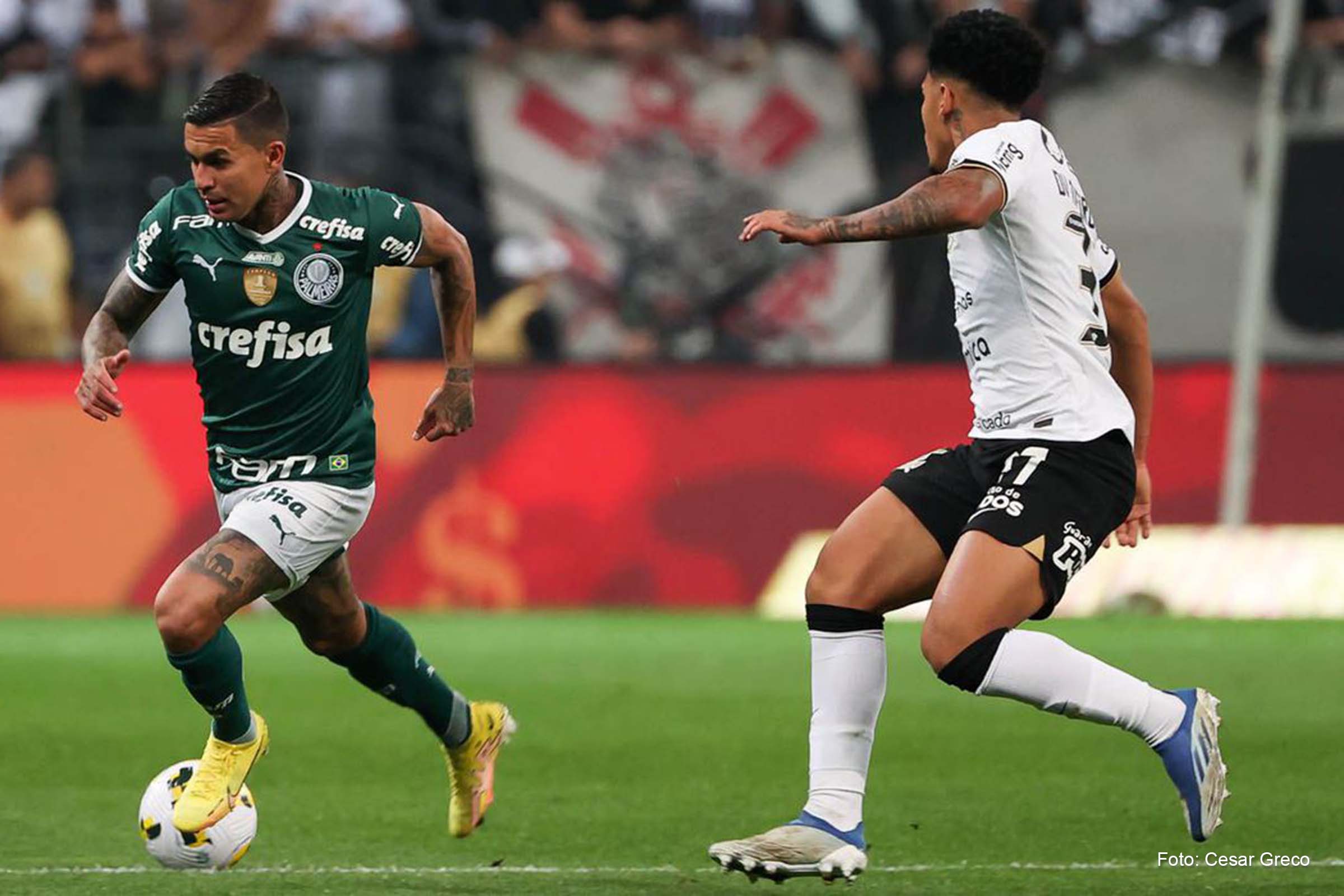 Em momentos completamente opostos no Paulista, o Timão e o Verdão se enfrentam.