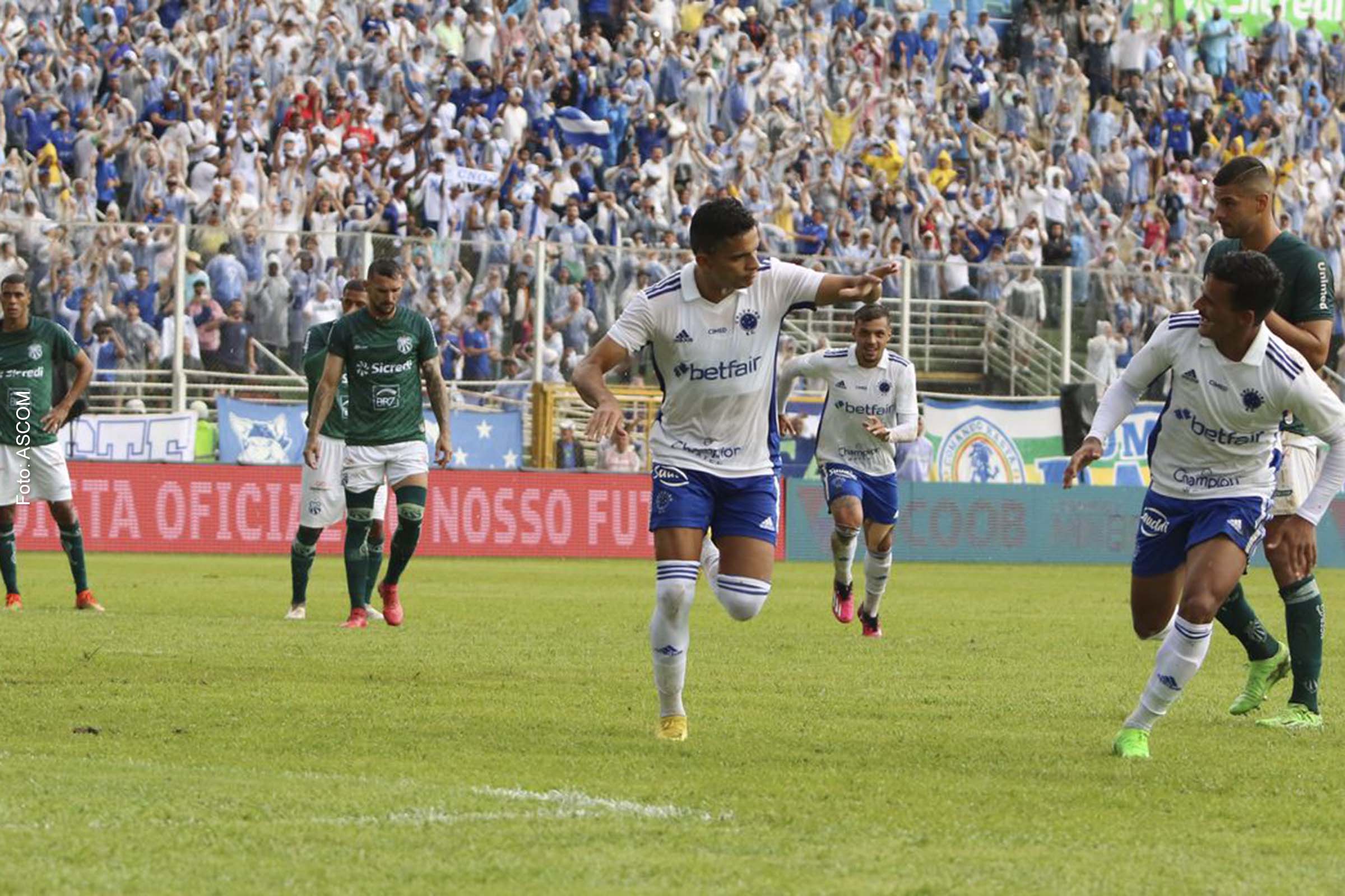 Os três pontos obtidos nesta quinta deixaram a Raposa com o total de 11, reassumindo a liderança do Grupo C.