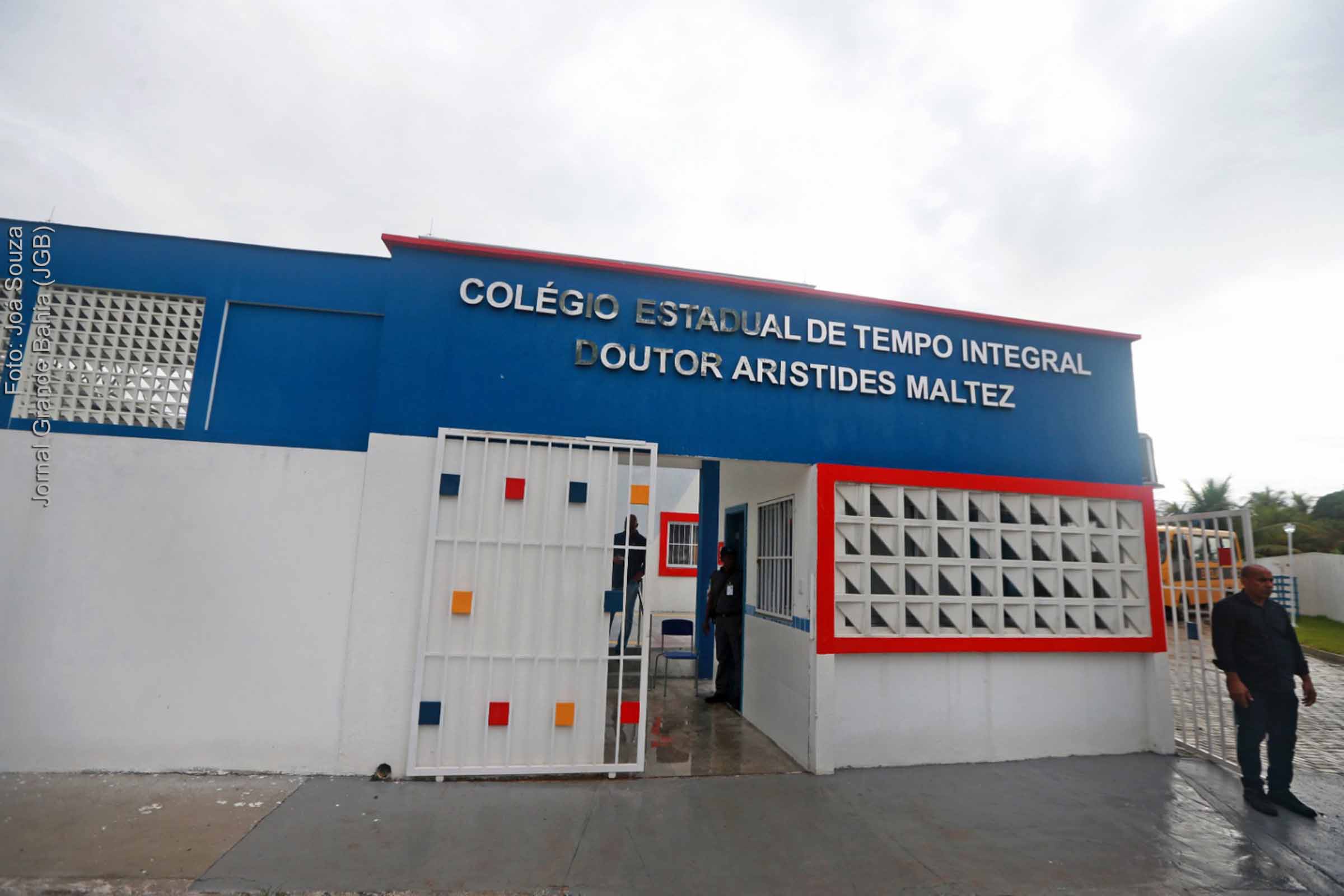 Fachada da Escola Estadual de Tempo Integral Doutor Aristides Maltez