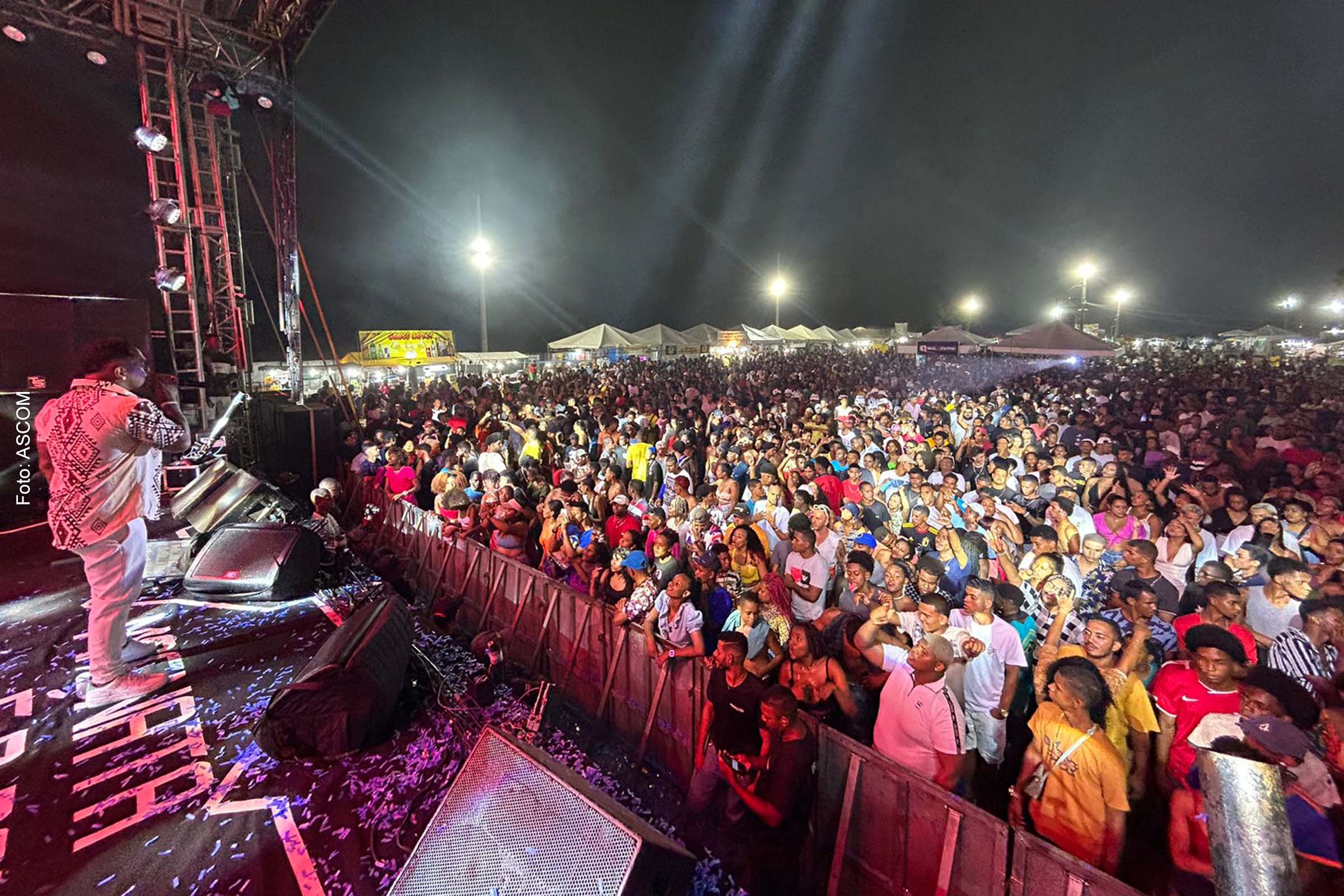 Shows de artistas locais e de renome nacional, como Tayrone, Parangolé, Adão Negro, Lá Fúria, Saulo Fernades e Xanndy Harmonia, marcaram os festejos.