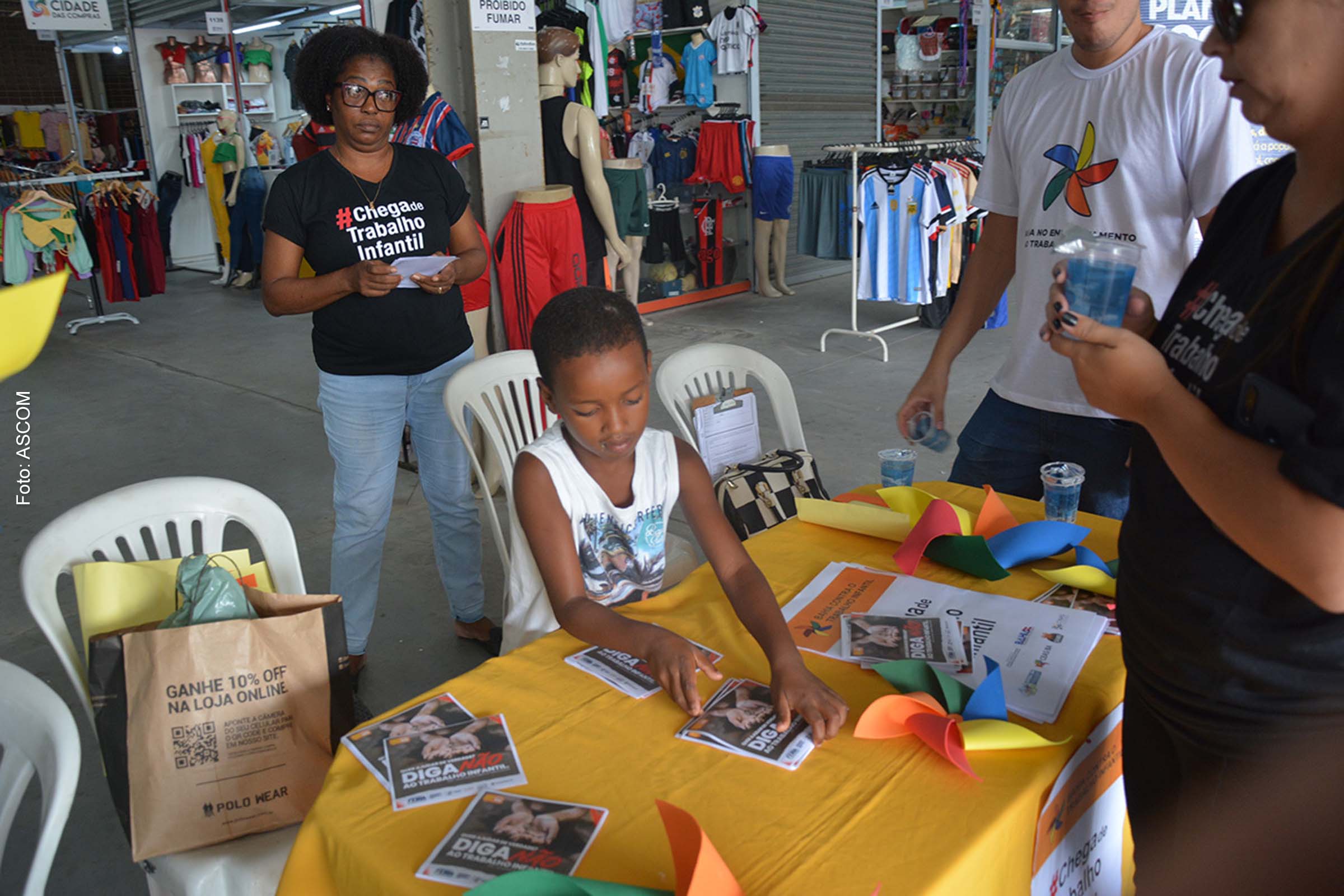 A exploração de mão de obra infantil pode promover diversos riscos, como evasão escolar, exposição a violência, complicações de saúde, acidentes graves e problemas de socialização.