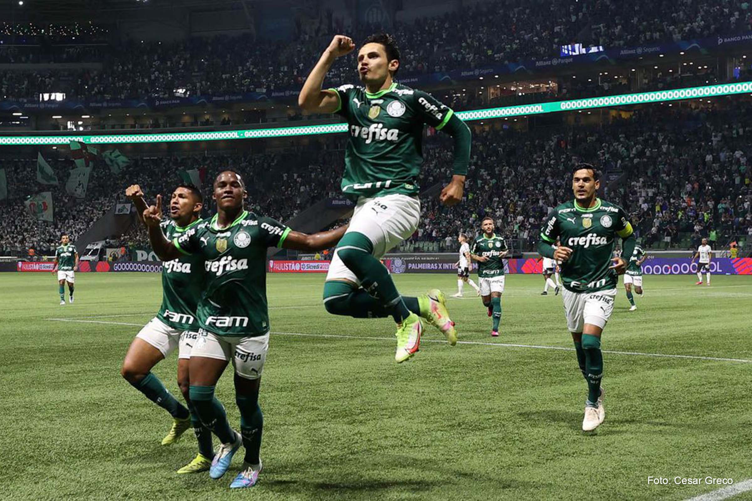 Apoiado por mais de 31 mil torcedores, o Verdão fez um grande primeiro tempo, no qual abriu o placar logo aos 15 minutos com Raphael Veiga.