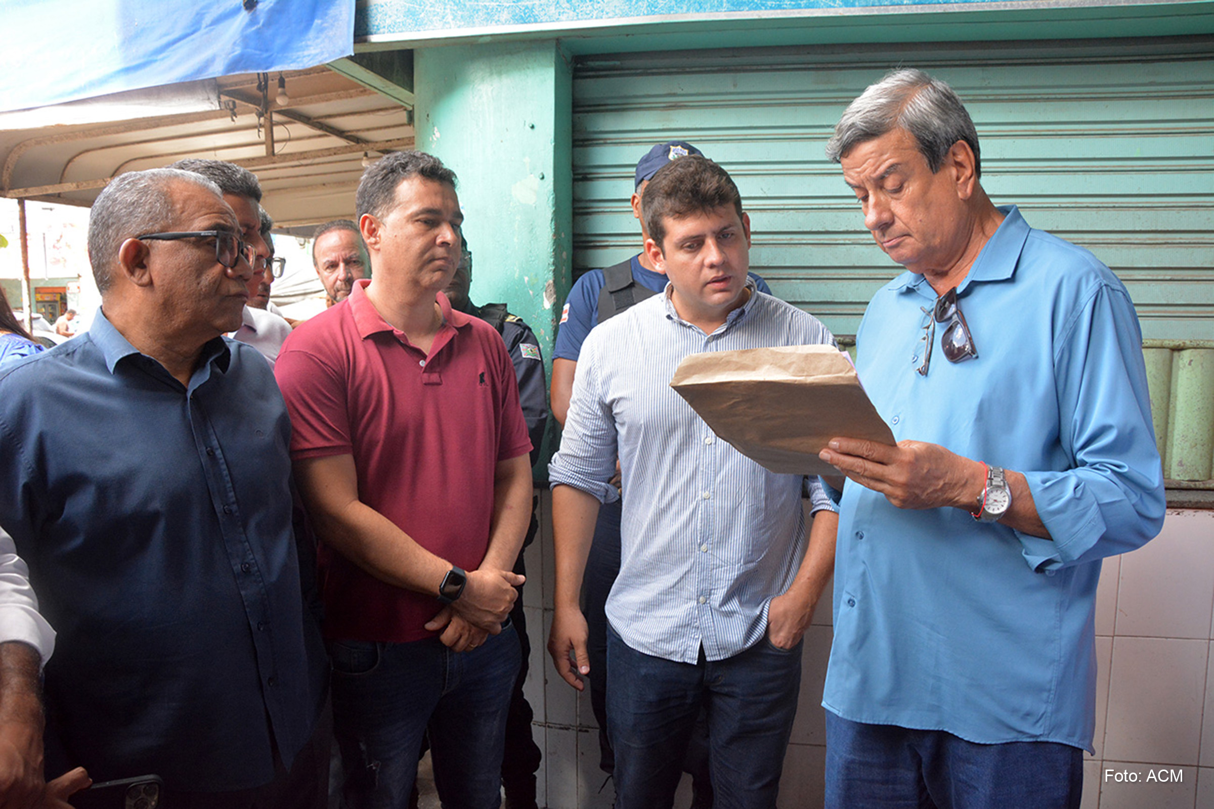 O prefeito Colbert Martins assinou a ordem de serviço, ao lado dos vereadores Zé Curuca, Edvaldo Lima, Pedro Cícero, além de secretários municipais.