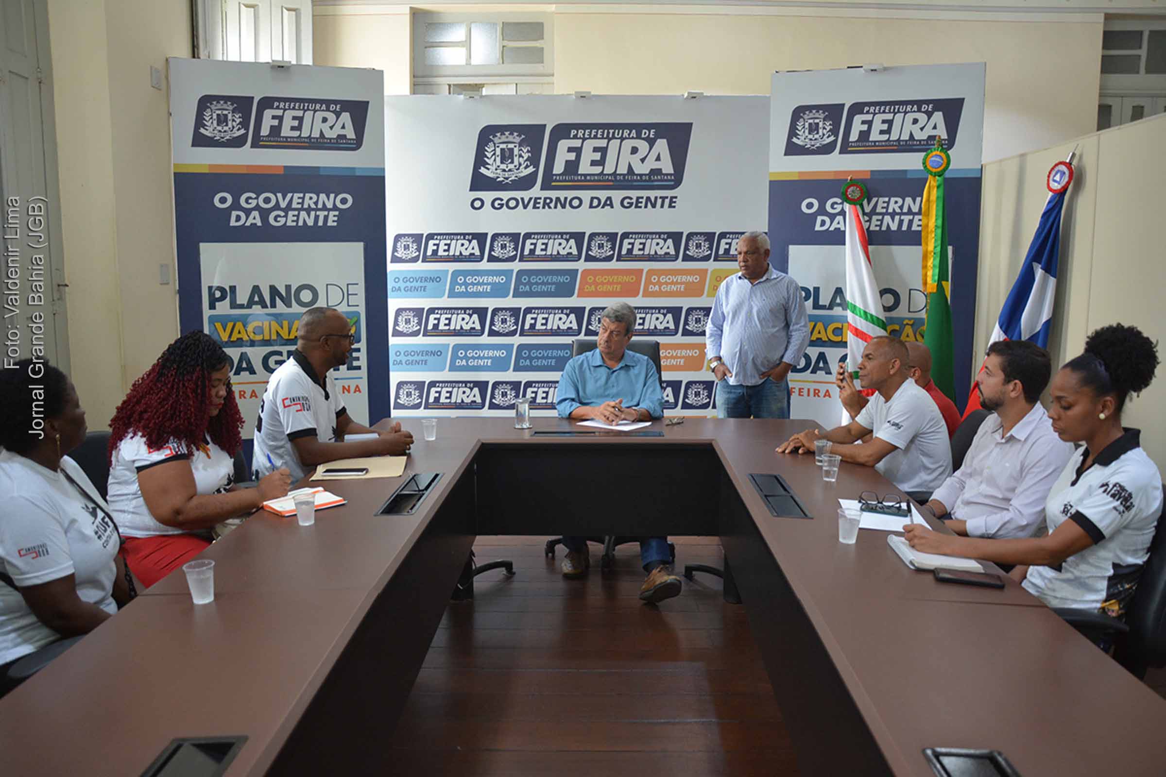 Representantes da Central Única das Favelas (CUFA) na Bahia participam de reunião com o Prefeito Colbert Martins Filho.
