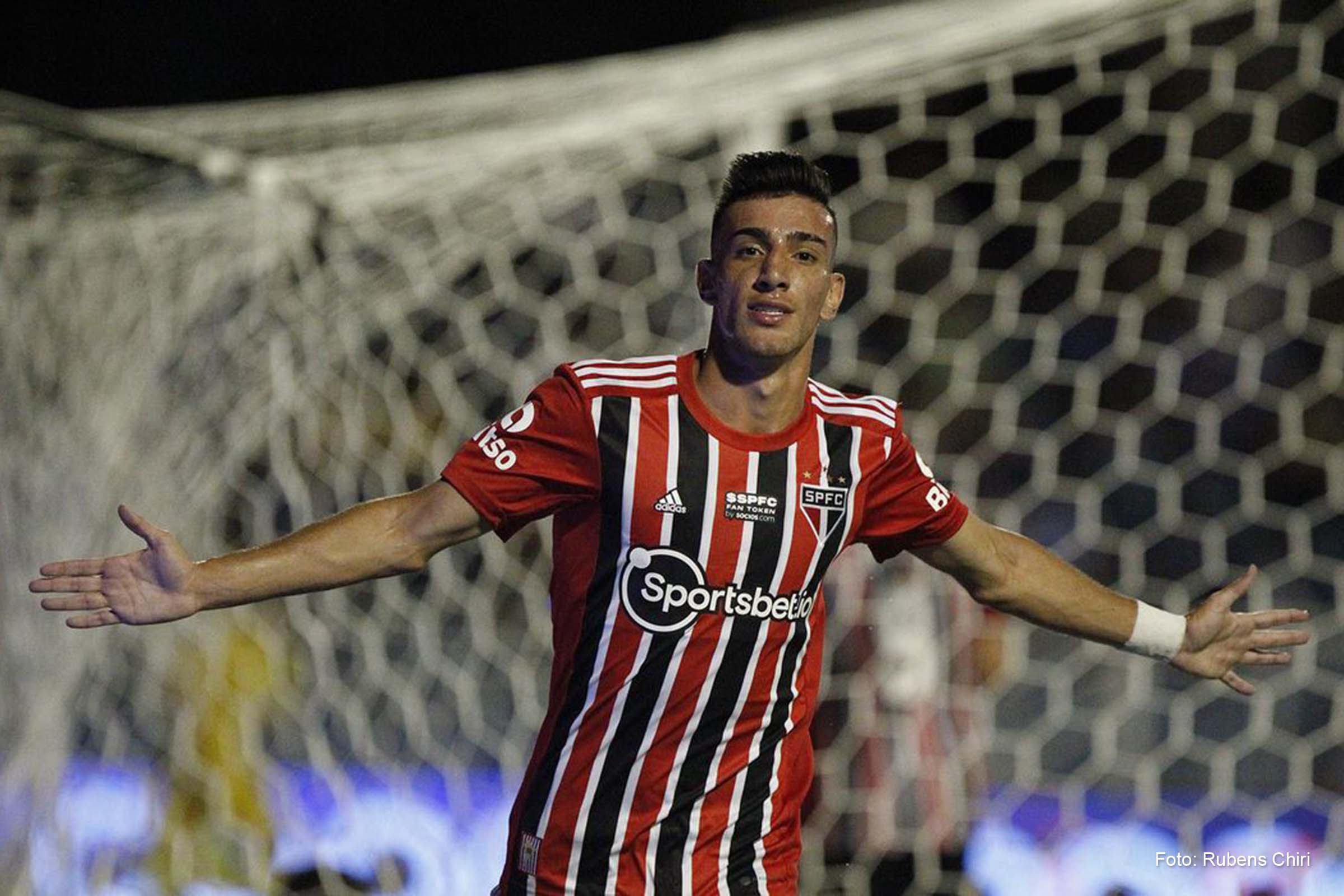 Pedrinho marcou um dos gols do São Paulo na vitória por 3 a 0 contra o São Bento.