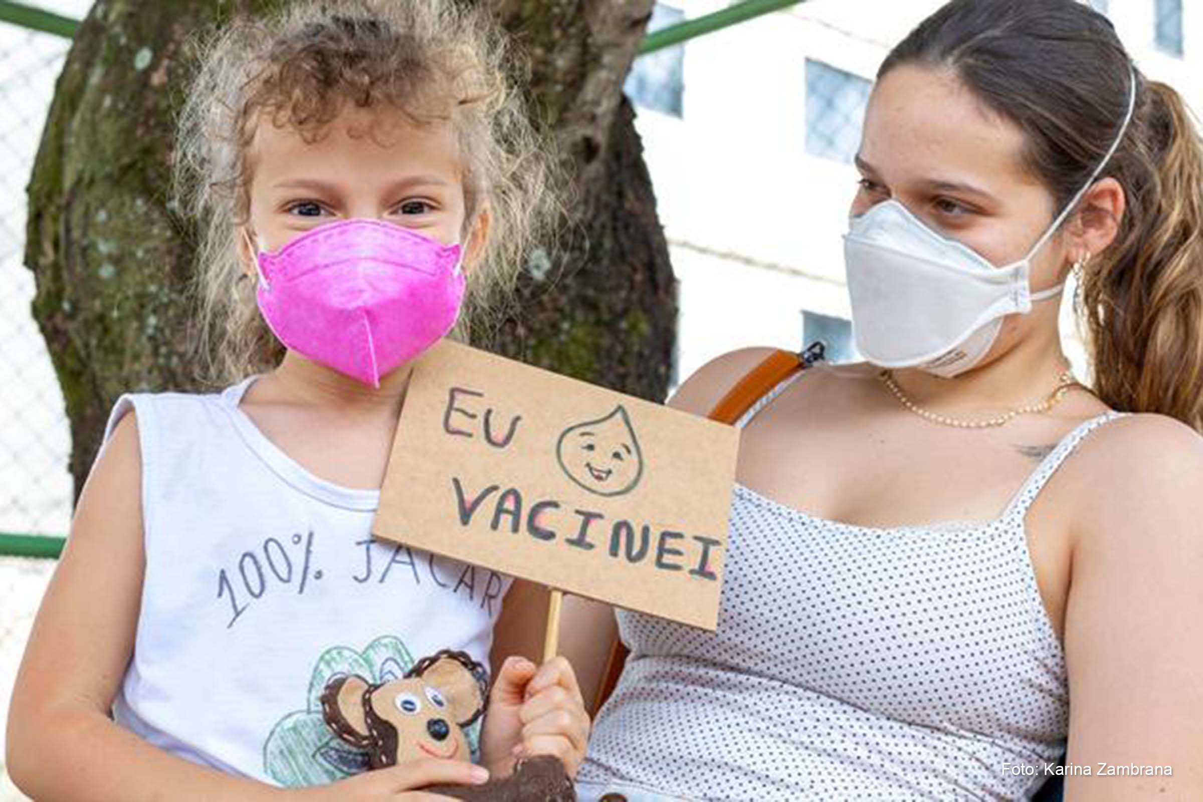 Sintomas relatados com mais frequência em crianças e adolescentes são fadiga, olfato alterado e ansiedade.