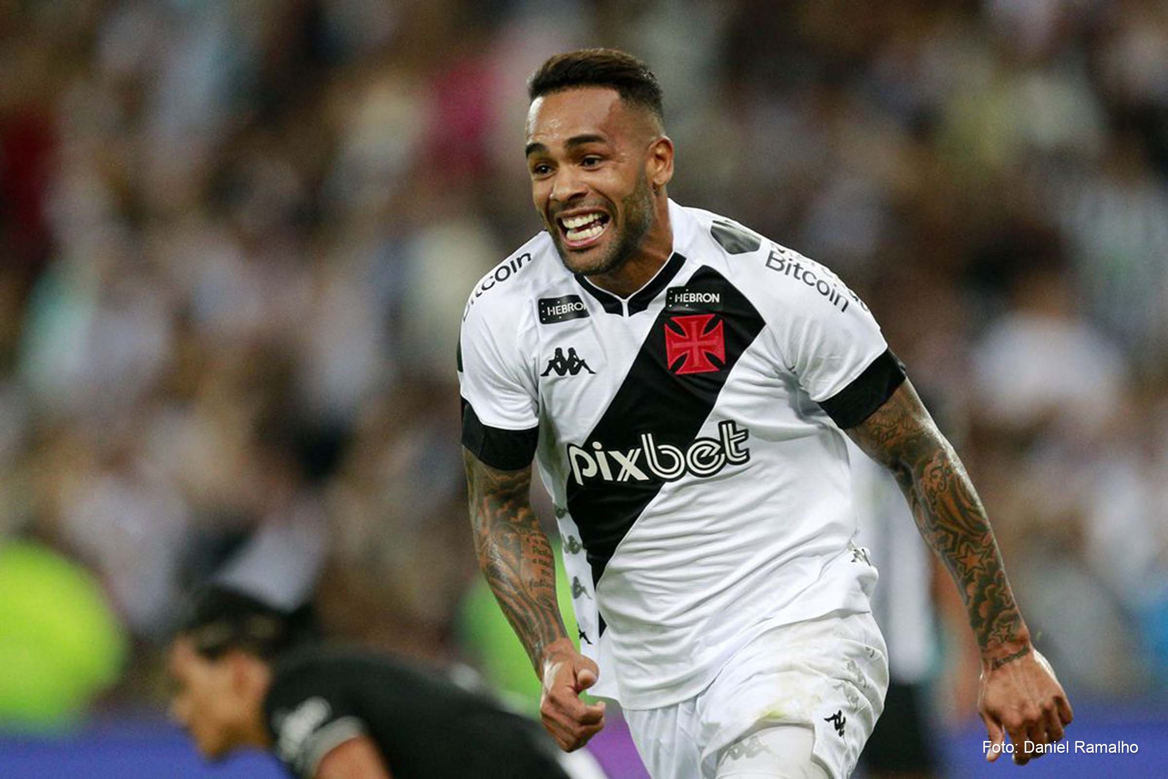 Diante de um Botafogo com dois jogadores a menos, o Vasco passou a mandar nas ações após o intervalo.