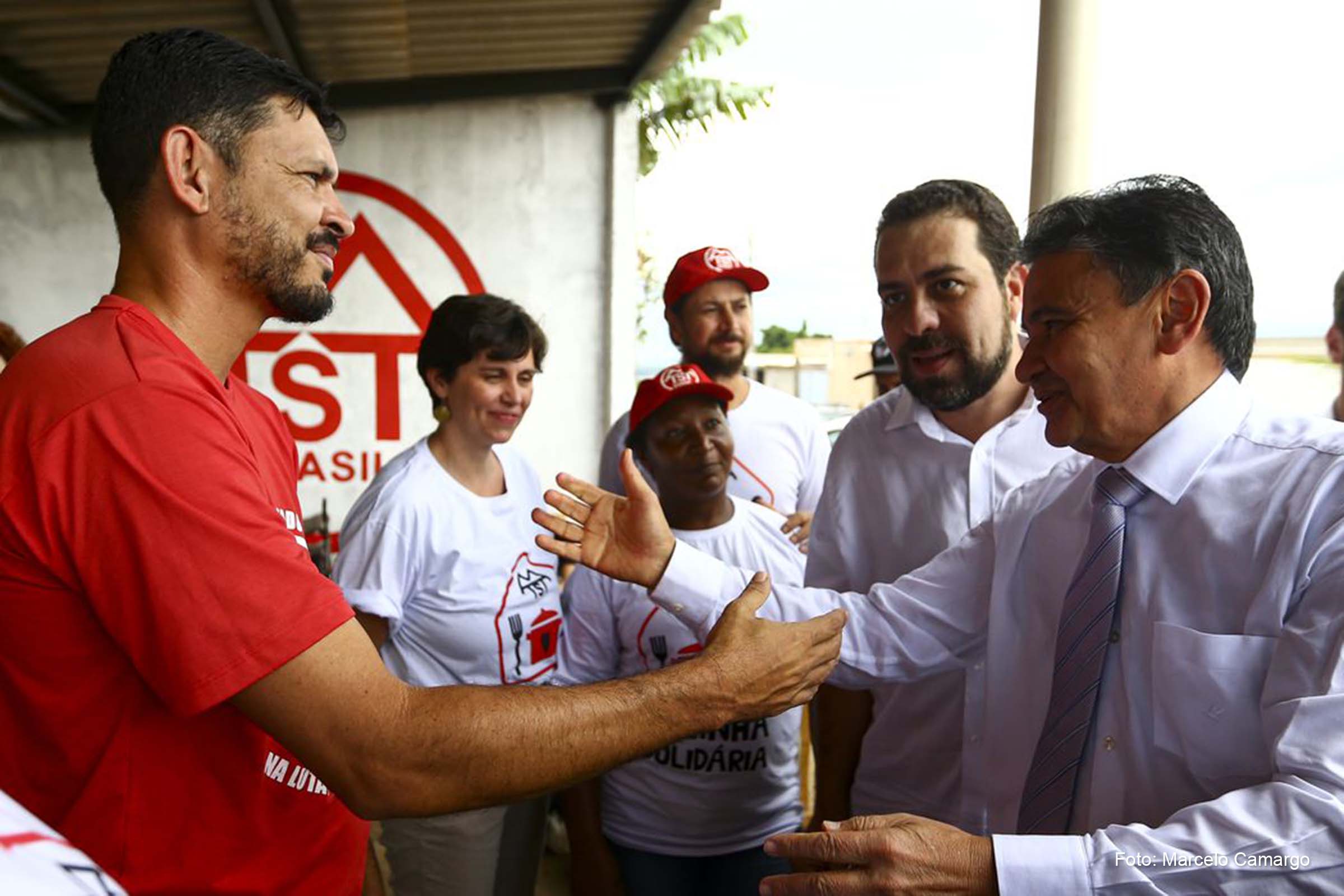 Há indícios que 2,5 milhões de famílias recebem o Bolsa Família de forma irregular, diz ministro Wellington Dias