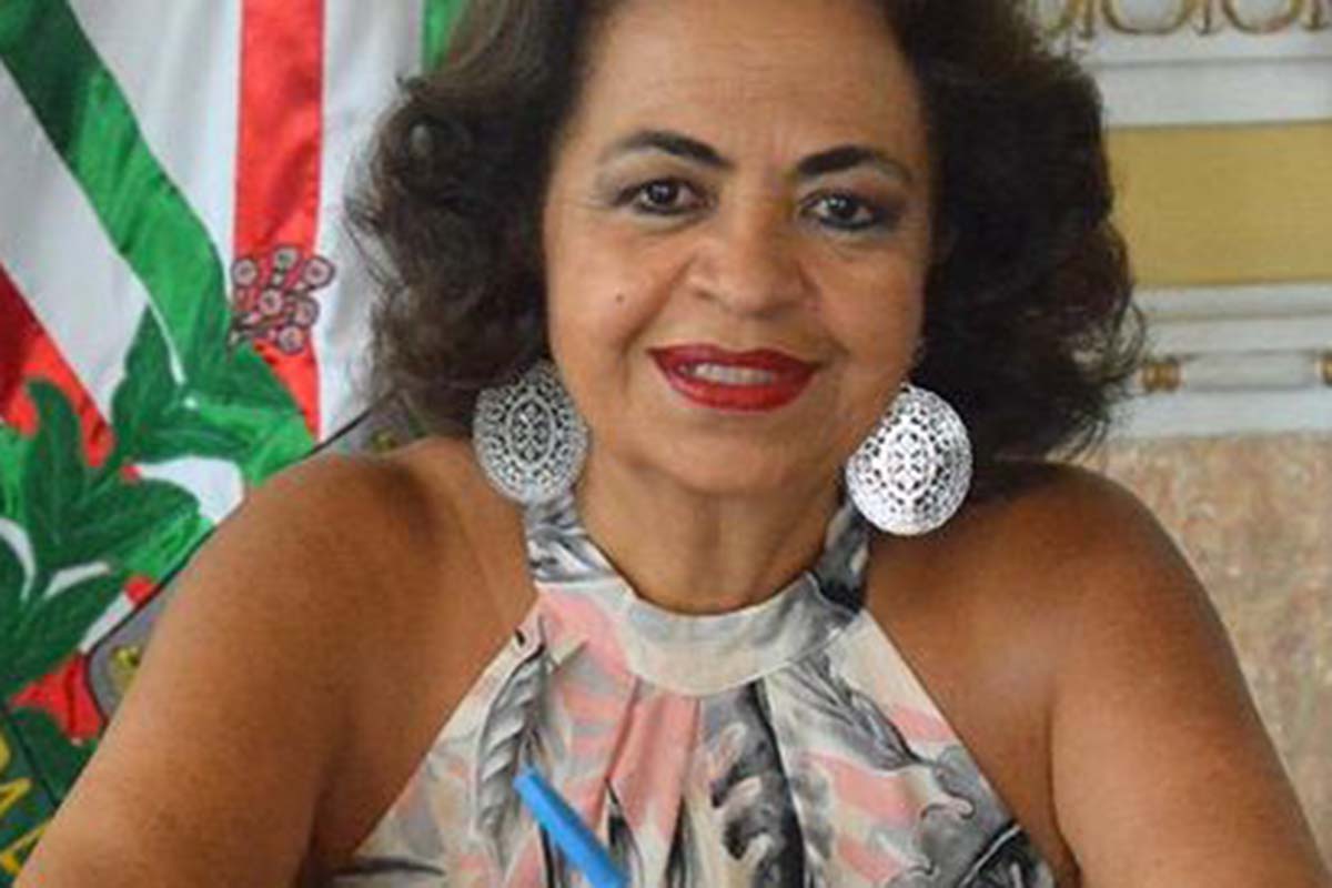 Em bye-day, a secretaria de Educação do Município professora Anaci Bispo Paim.