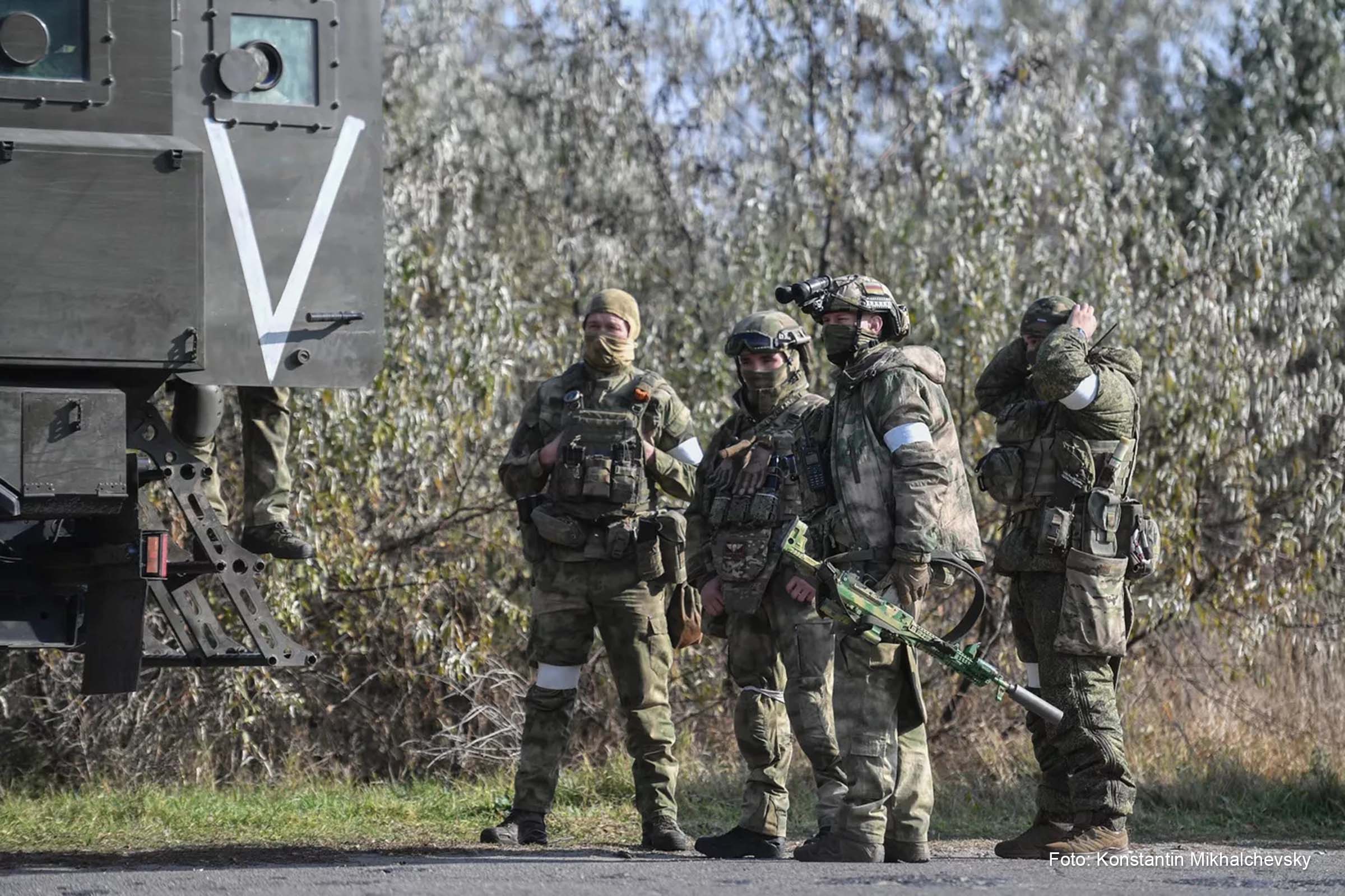 O presidente da Rússia Vladimir Putin qualificou o ocorrido como um "ataque terrorista" cometido "pelos neonazistas e seus chefes".