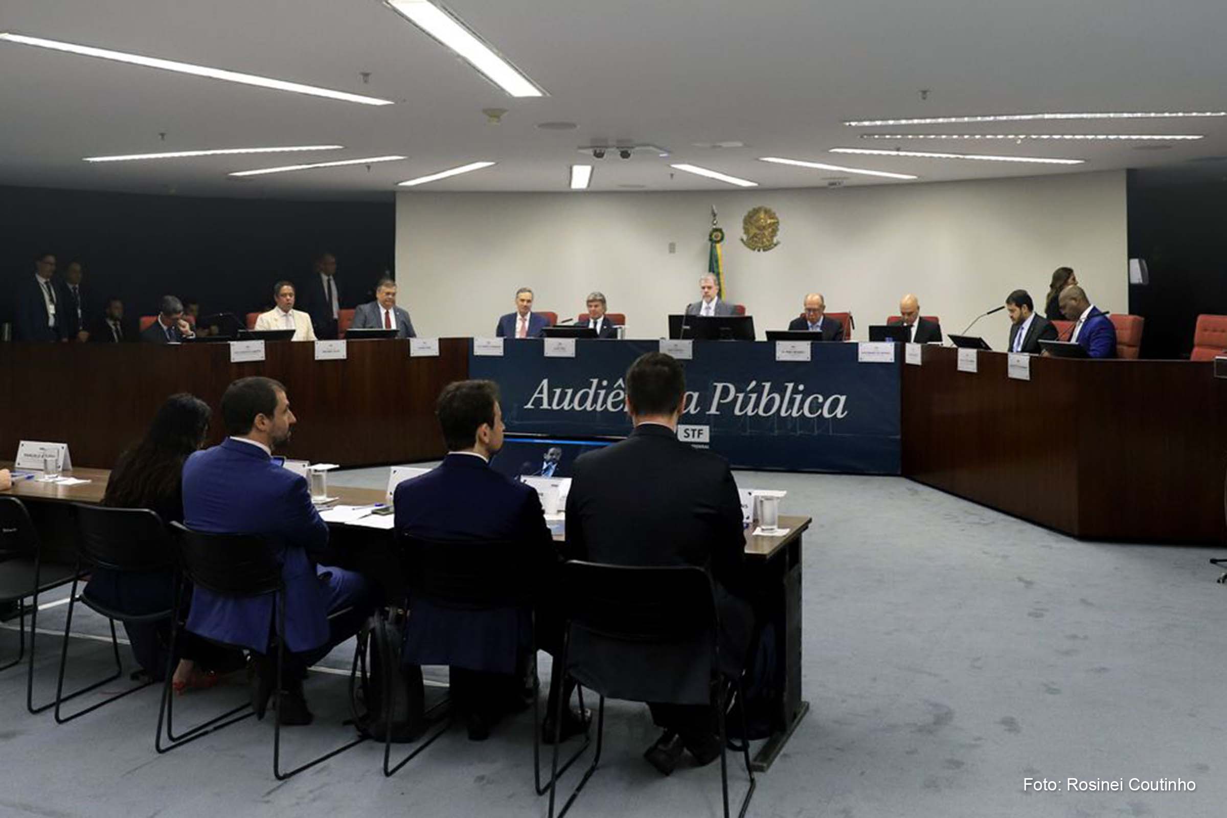 O tema está sendo debatido em audiência pública convocada pelos ministros Dias Toffoli e Luiz Fux, que são relatores de dois recursos que tratam do uso abusivo das redes sociais.