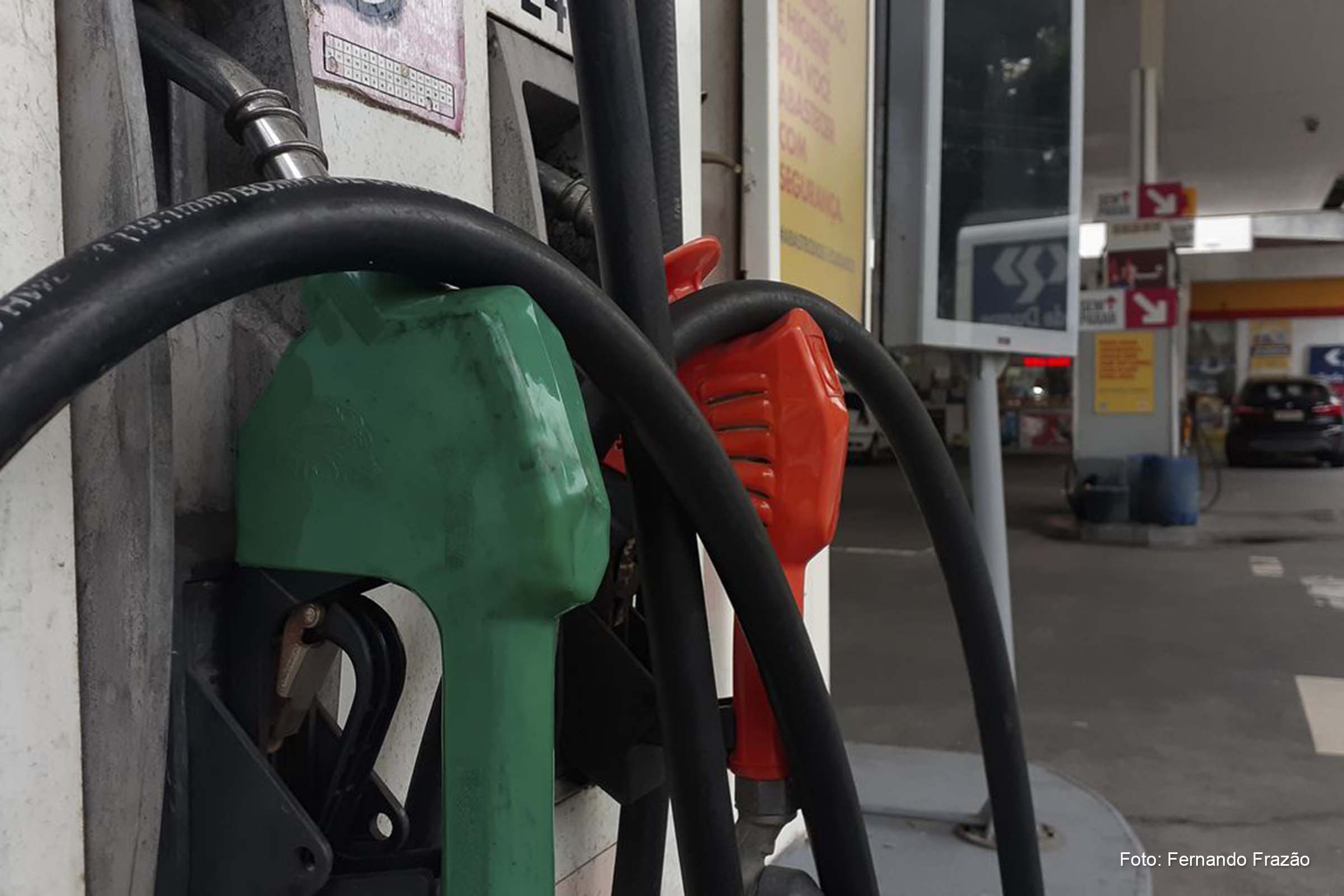 Com a reoneração parcial, as alíquotas de PIS/Cofins, que hoje estão zeradas, subirão para R$ 0,47 para o litro da gasolina e para R$ 0,02 para o litro do etanol.