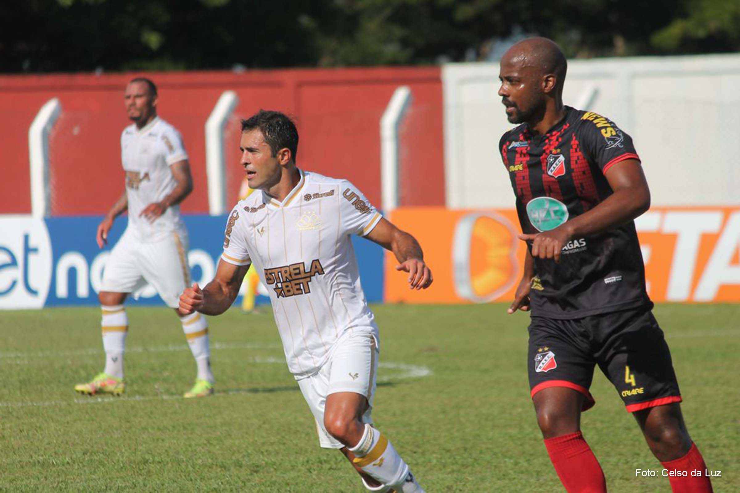Apesar de jogar fora de casa, o Tigre foi superior durante todo o tempo e triunfou graças a gols do lateral Claudinho.