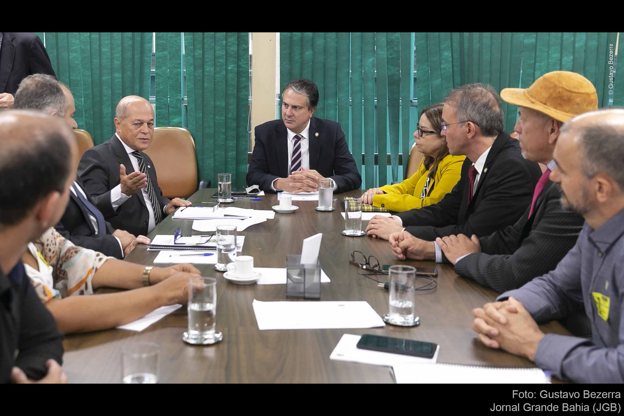 Deputados federais Joseildo Ramos (PT) e Ricardo Maia (MDB) debatem com ministro Camilo Santana criação de universidade na Bahia.