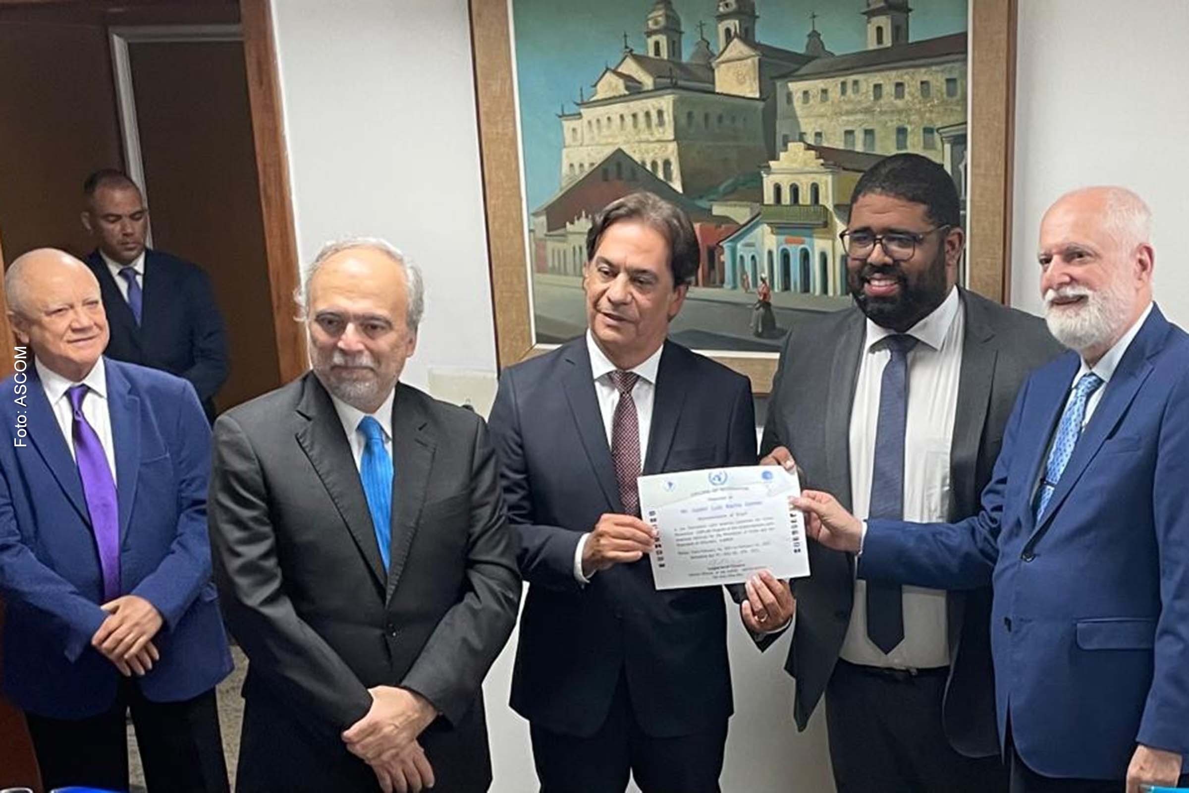 Realizada na sala da Presidência do TJBA, o evento celebrou, junto a convidados, a nova atribuição do Desembargador, cuja importância é de reconhecimento internacional.