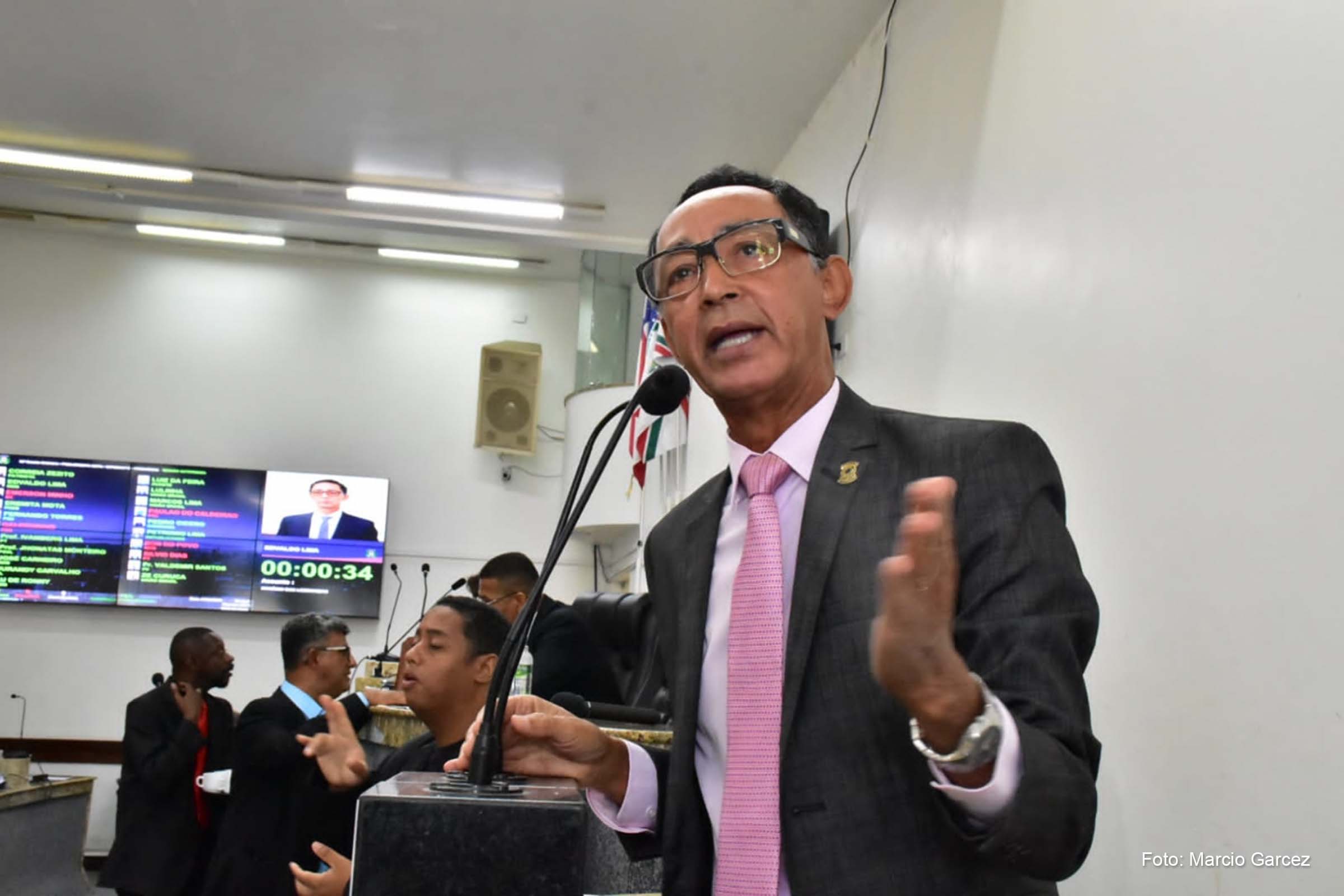 O vereador Edvaldo Lima aconselha à população que deixe de ir aos bares, "porque aqui está pior do que a guerra entre Rússia e Ucrânia".