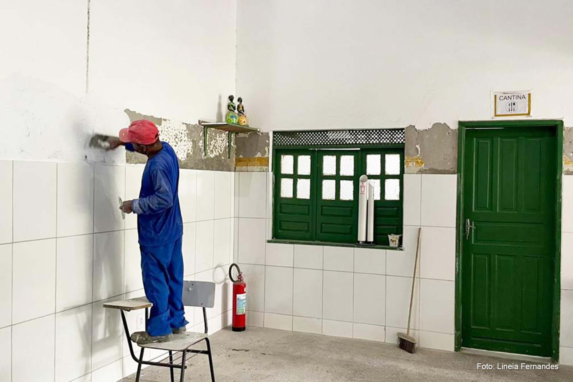 Mesmo com a força-tarefa em fevereiro e março de 2023, a manutenção nas escolas municipais é realizada periodicamente pela Prefeitura de Feira de Santana.