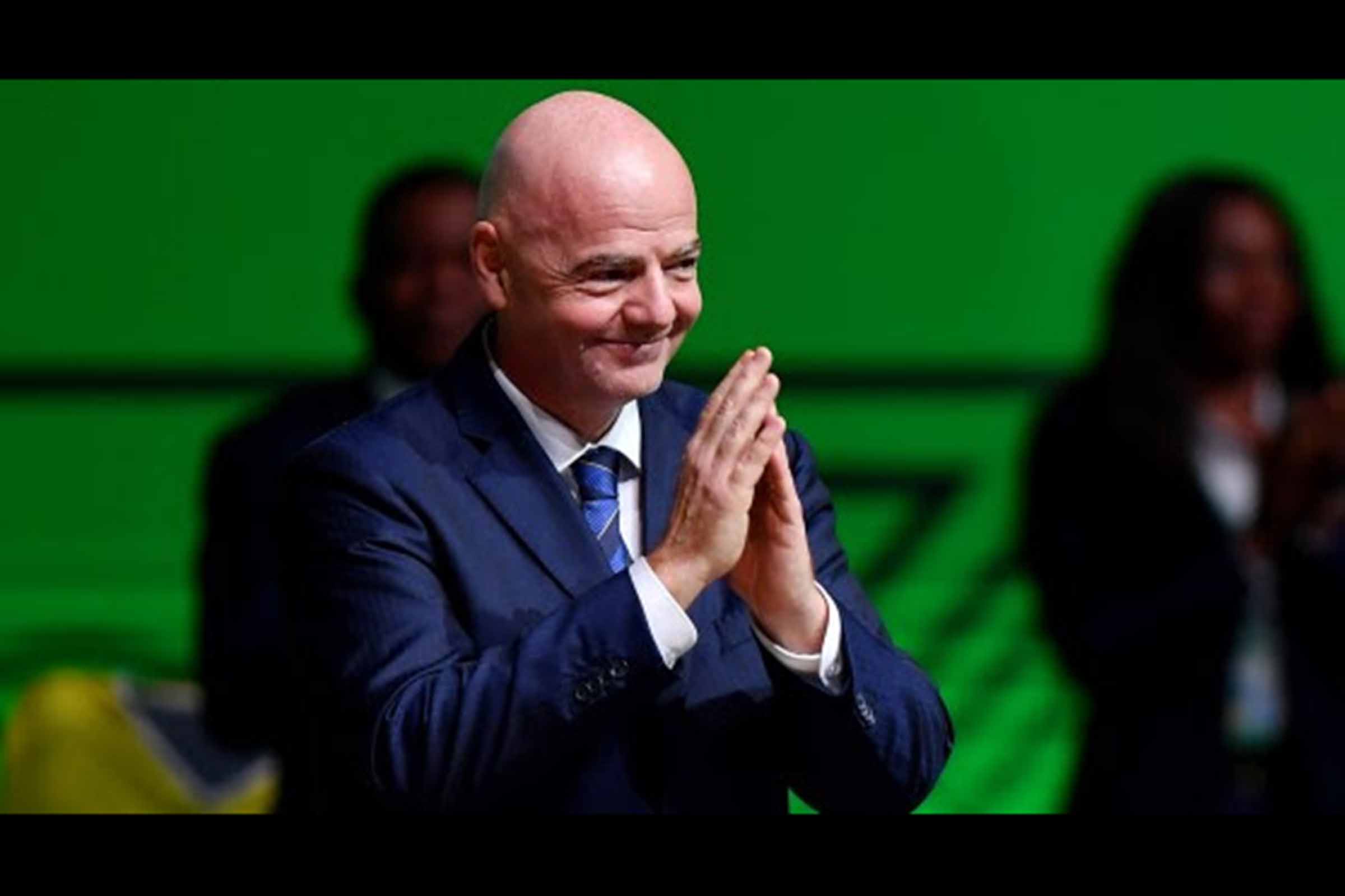 Gianni Infantino é eleito para segundo mandato como presidente da FIFA.