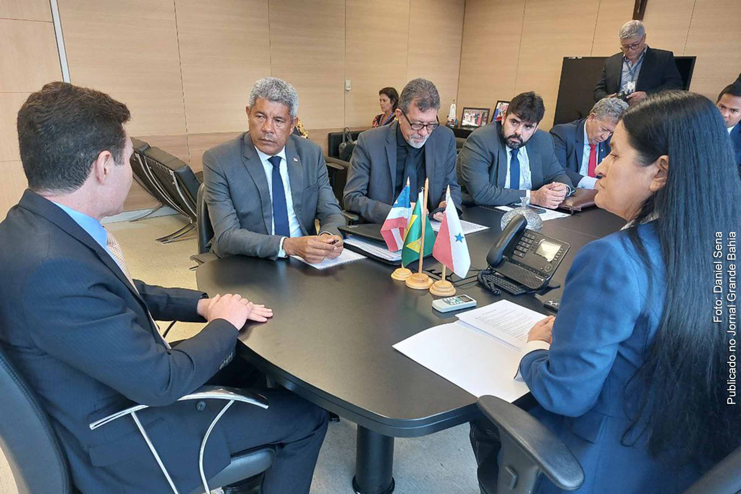 Governador Jerônimo Rodrigues e membros da gestão estadual confirmam parceria com Governo Lula 3 para entrega de unidades do Programa Habitacional Minha Casa Minha Vida.