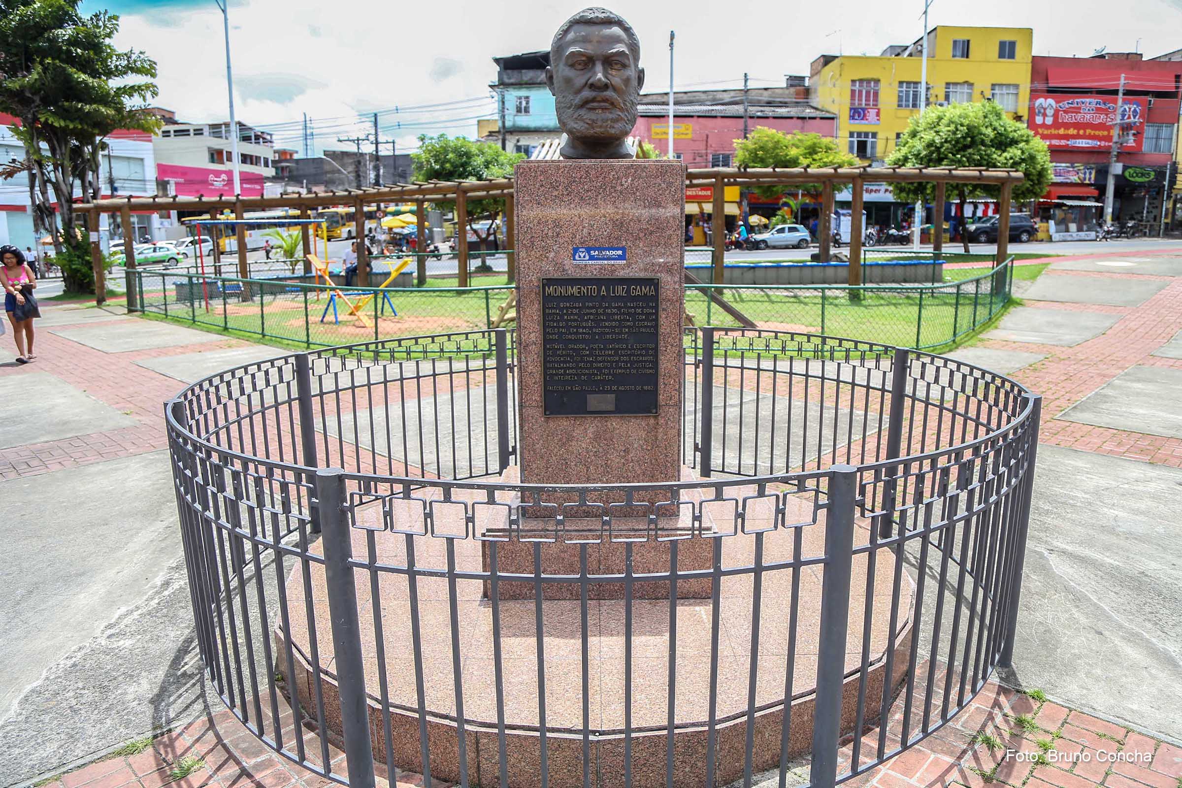 Por séculos, essa praça era conhecida apenas por Largo do Tanque, mas há alguns anos o local recebeu um sobrenome libertador: Luís Gama.