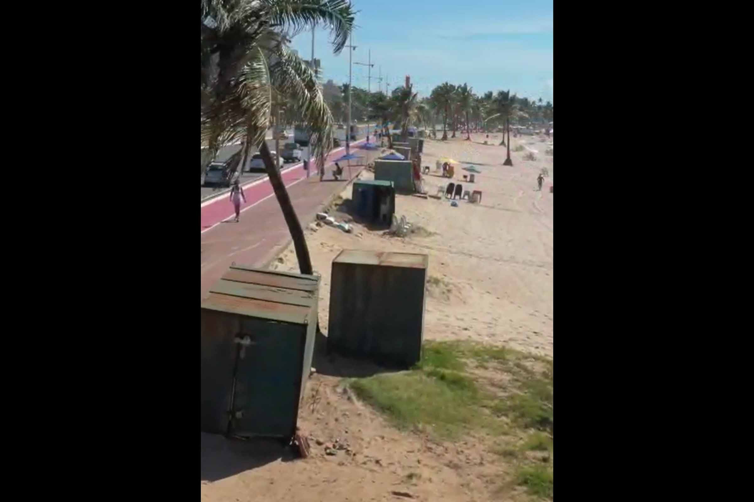 Degradação da orla de Salvador avança com construção de barracas; Prefeitura e Ministério Público falham na defesa do meio ambiente e do interesse coletivo