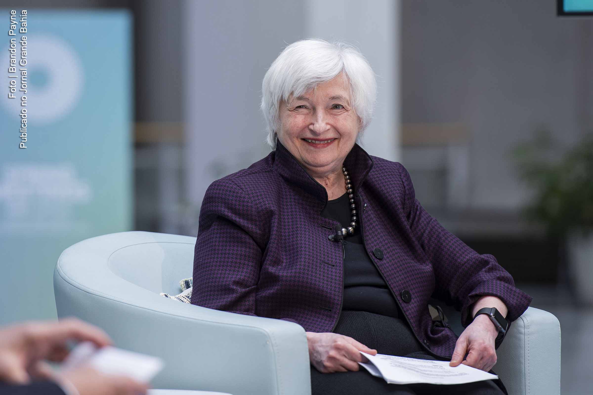 Capitalismo em Crise: EUA enfrentam déficit de US$ 2 trilhões e fragilidade no sistema bancário; Secretária do Tesouro alerta para ‘desastre’ na economia estadunidense