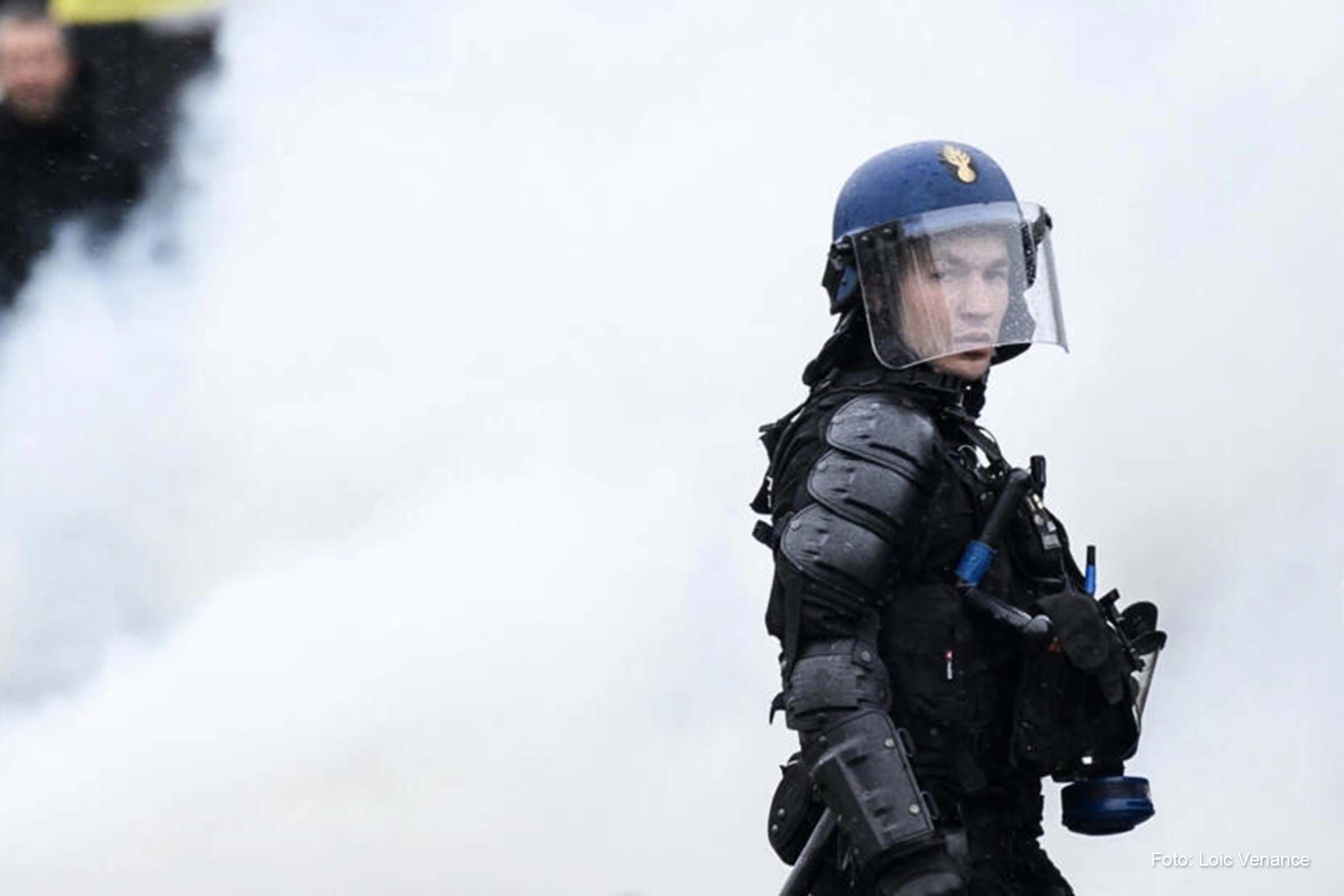 . Dunja Mijatovic apelou a França a respeitar o direito à manifestação e a proteger manifestantes e jornalistas.