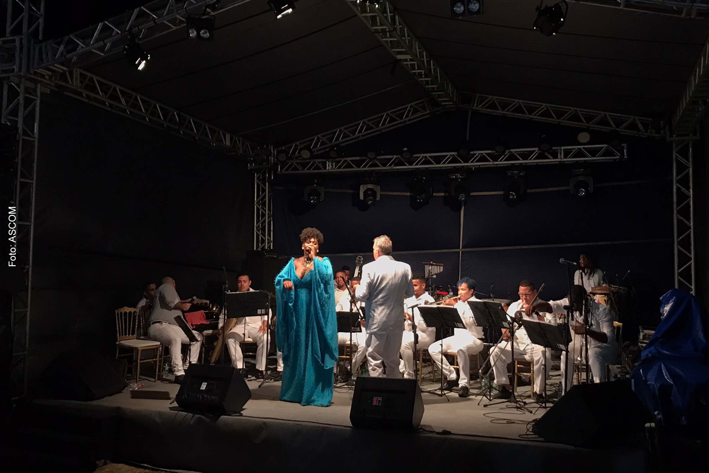 Grupos de dança de salão de toda a cidade foram convidados e confirmaram presença nos bailes, que terão plateia com cadeiras.