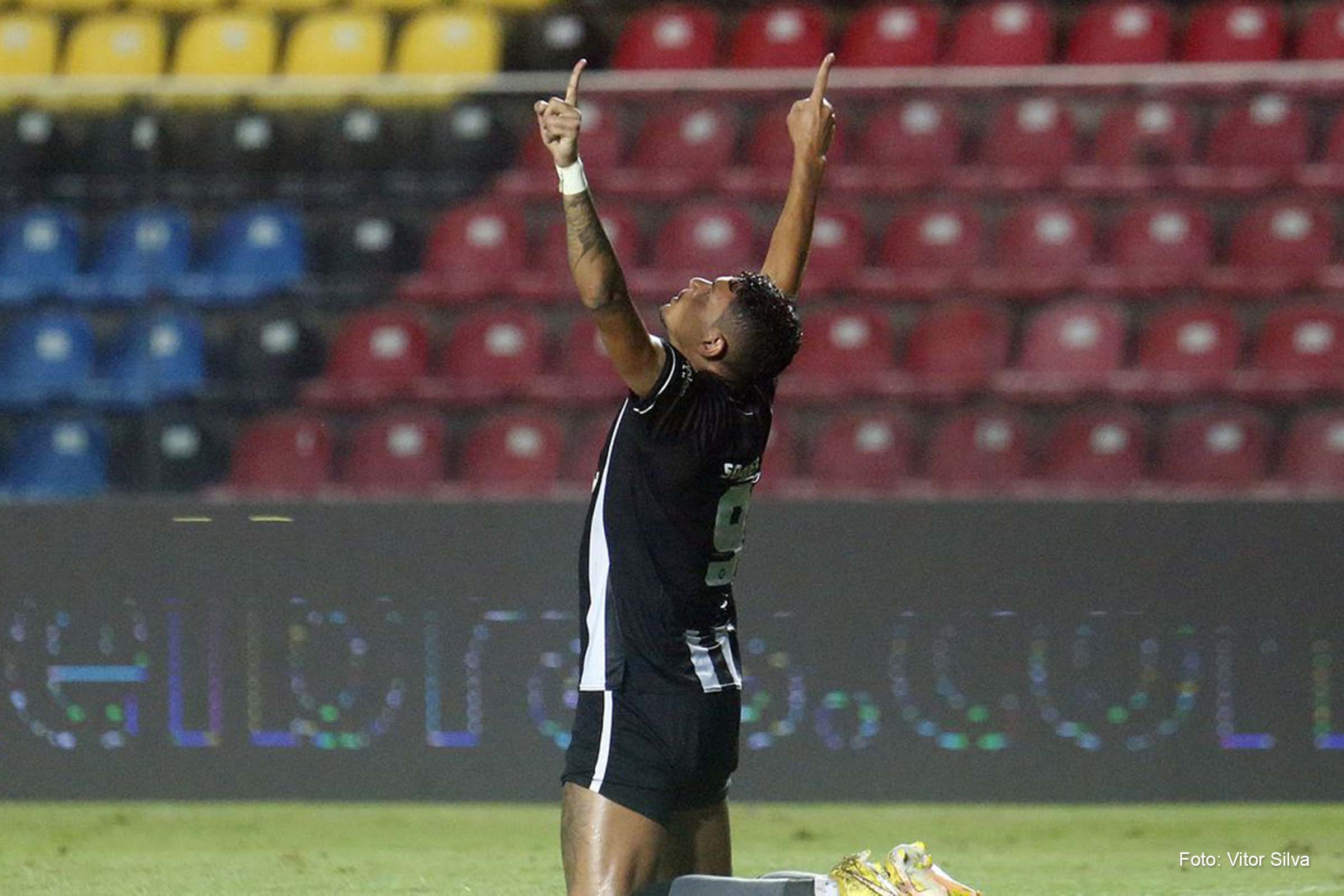 O destaque do Alvinegro foi o atacante Tiquinho Soares, que colocou a bola no fundo do gol em três oportunidades.