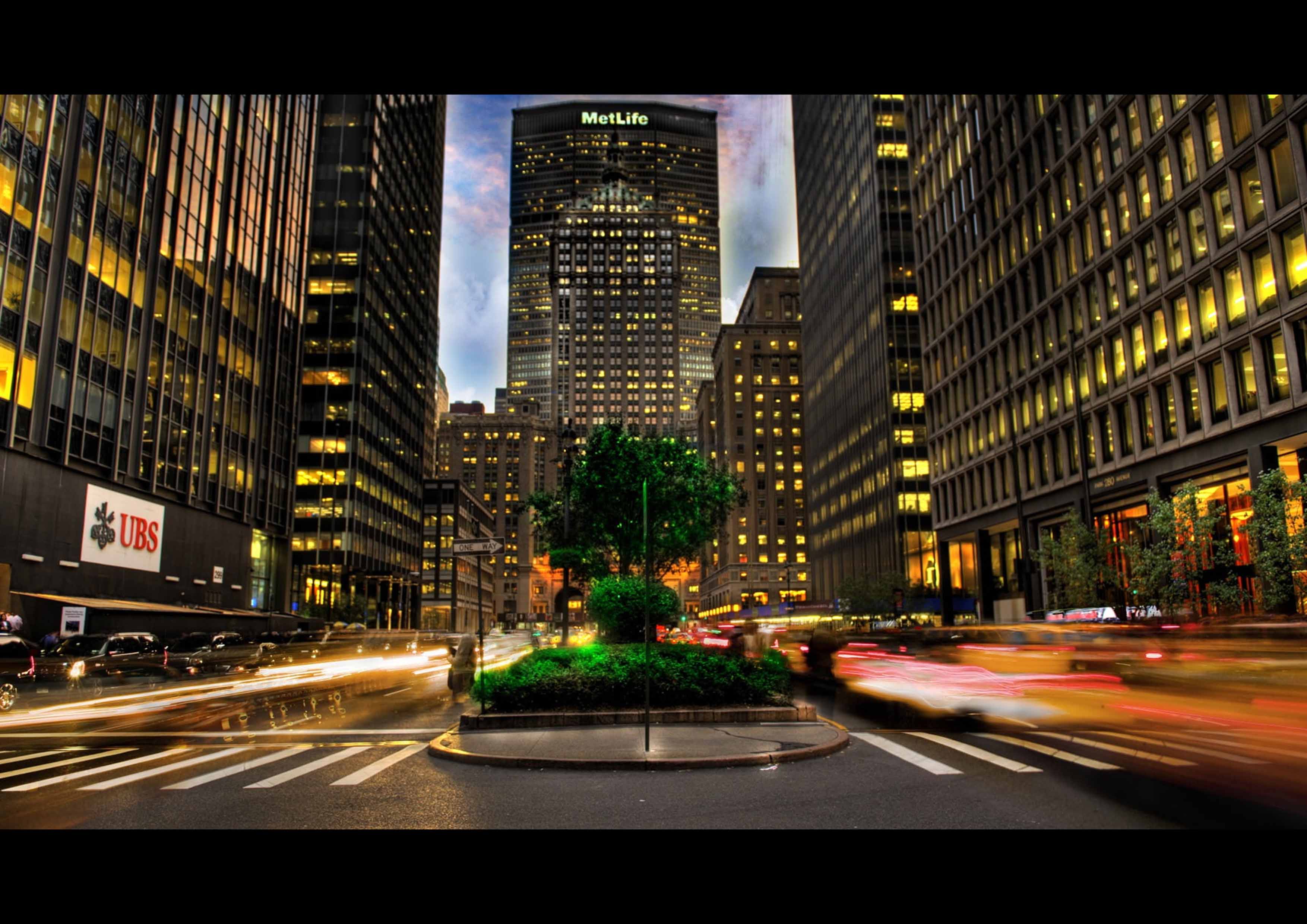 A UBS Group AG é uma empresa de serviços financeiros com sede em Zurique, na Suíça, sendo uma das principais empresas globais de gestão de fortunas, banco de investimento, gestão e corretagem de valores mobiliários e de investimentos.