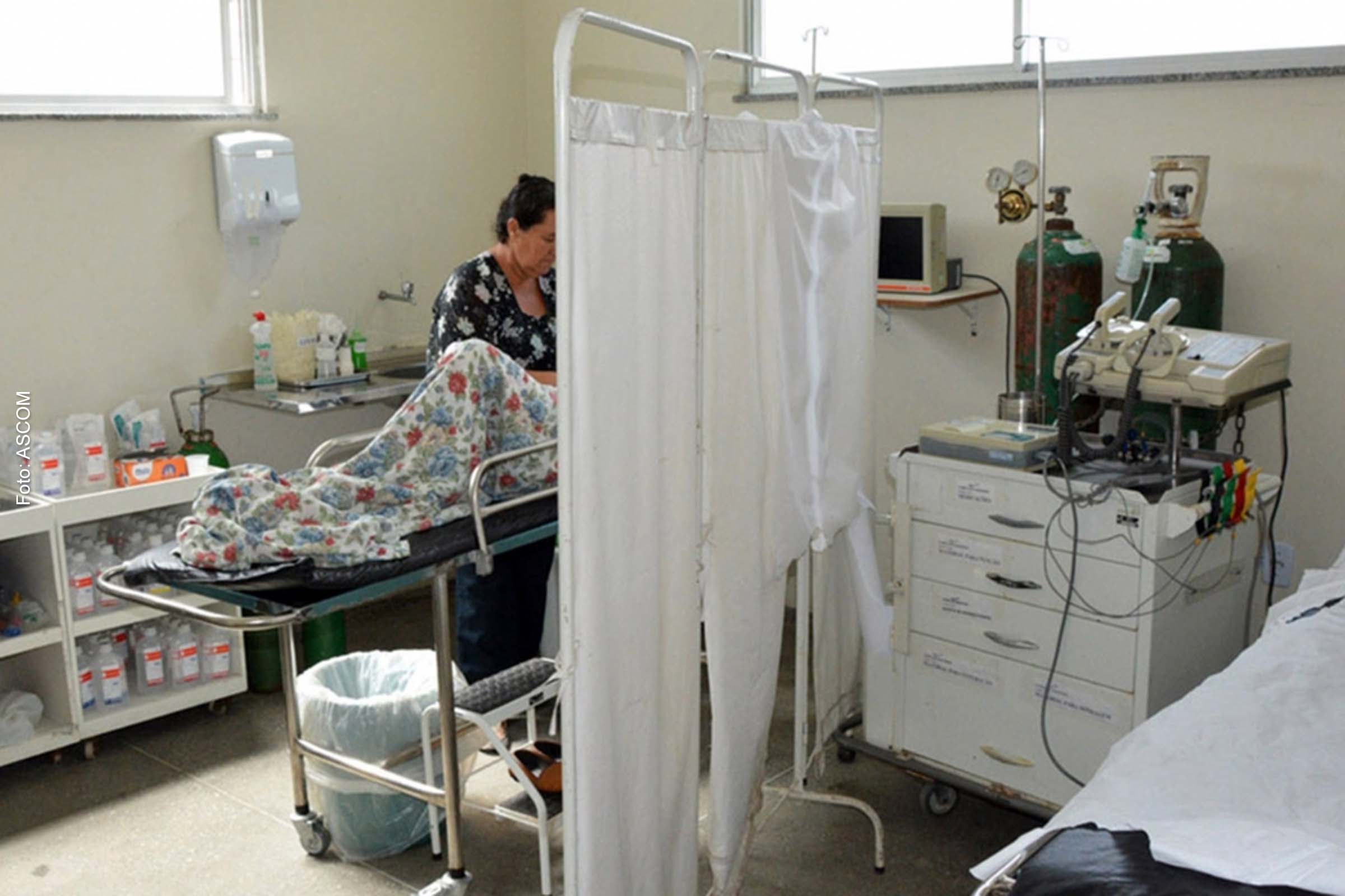 Na Policlínica do Bairro Feira X, uma idosa de 79 anos está há cinco dias aguardando para tratar infarto agudo do miocárdio.