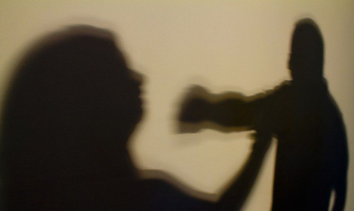 Em média, as mulheres que foram vítimas de violência relataram ter sofrido quatro agressões ao longo do ano, mas entre as divorciadas a média foi de nove vezes.