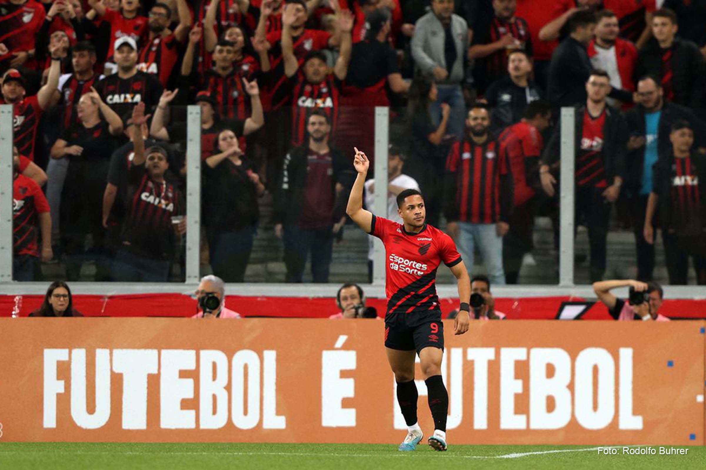 Com os três pontos conquistados, o Furacão assume a liderança do Grupo G da competição com quatro pontos, enquanto Galo permanece na lanterna.