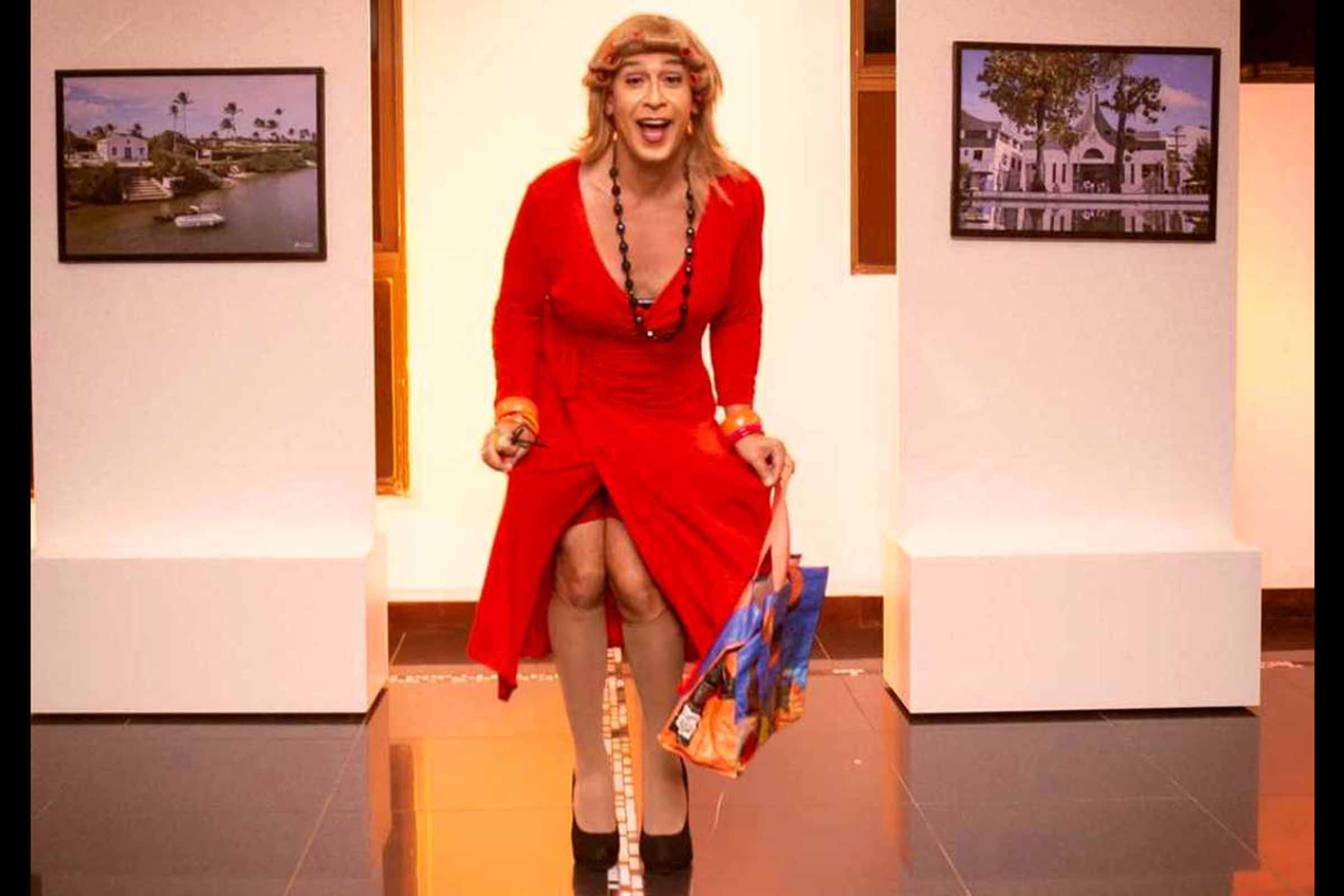 Ator Adriano Lima interpreta a personagem Maria do Pérpetuo Socorro.