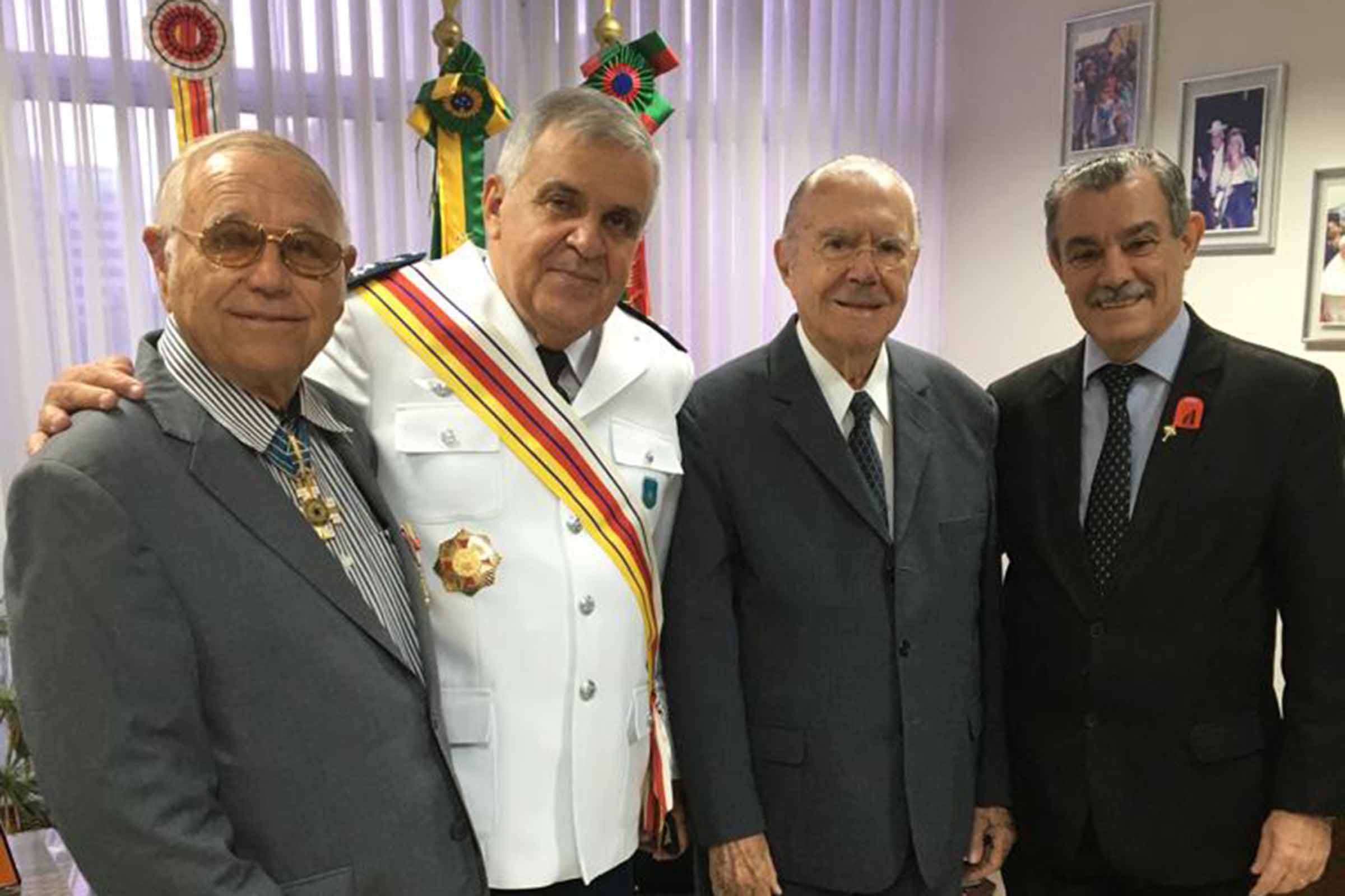Moacyr Andrade, cônsul honorário de Portugal, em Porto Seguro, ministro Joseli Parente, presidente do STM, ex-presidente José Sarney e o desembargador do TJBA Baltazar Miranda Saraiva, presidente da Comissão de Segurança do PJBA.