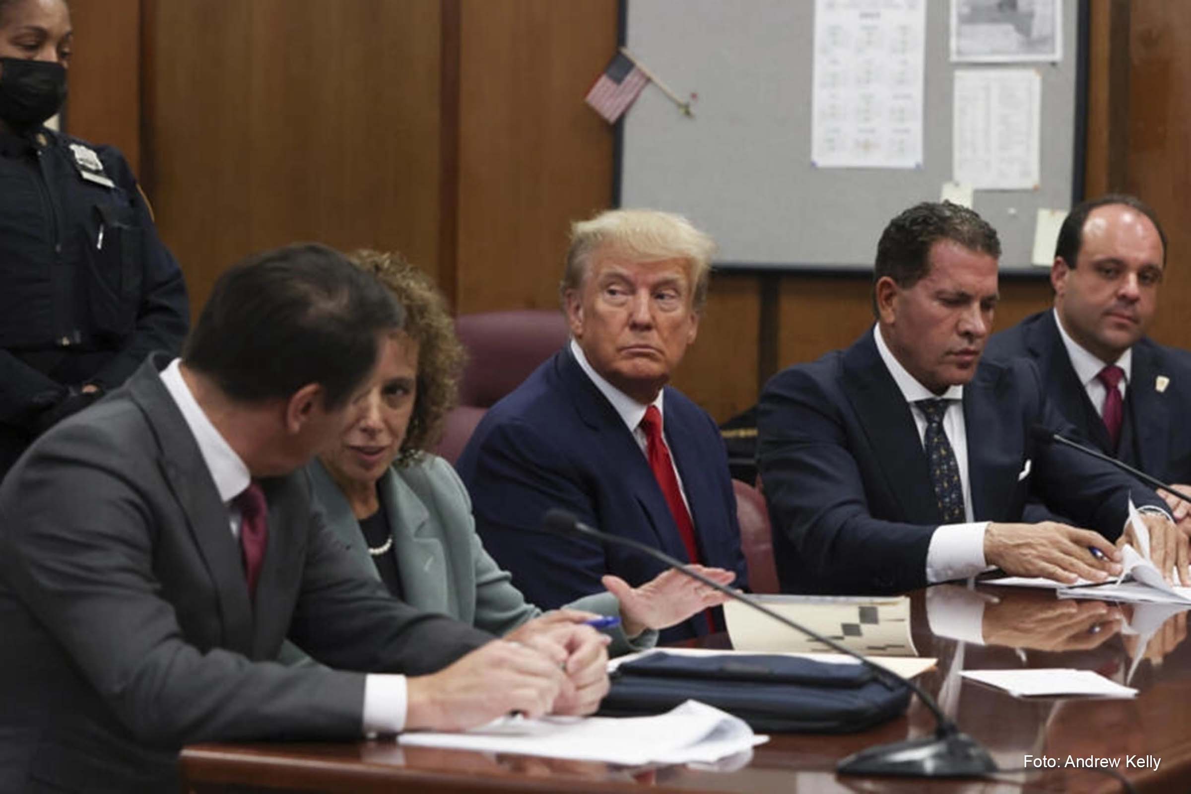 Donald Trump compareceu a audiência no Tribunal de Manhattan para ouvir as acusações que pesam contra ele no caso da atriz de filmes pornô Stormy Daniels.