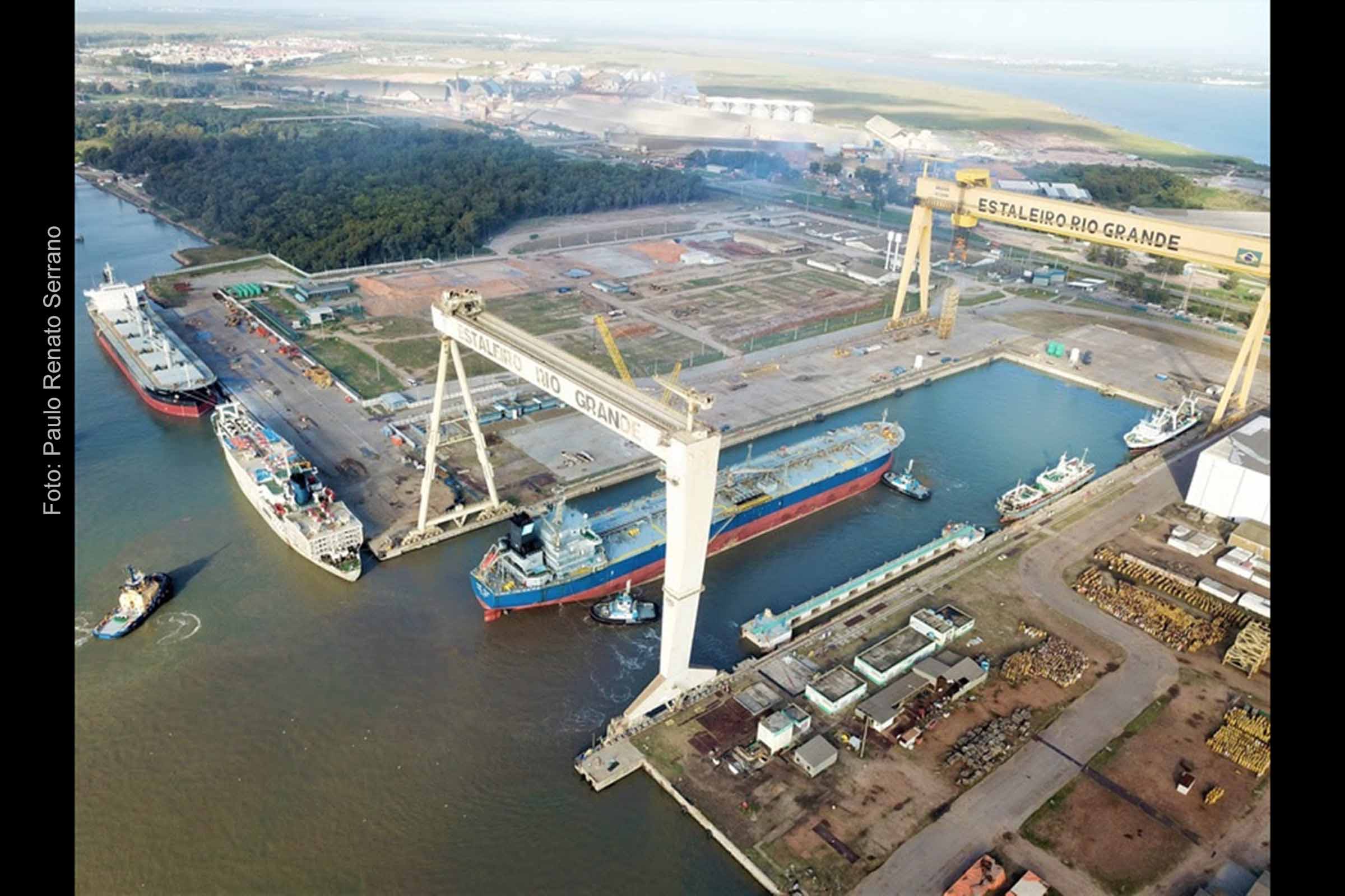 Navio petroleiro e dois navios pesqueiros, vindos de outros países, permanecerão 20 dias passando por serviços de reparo no Estaleiro Rio Grande.