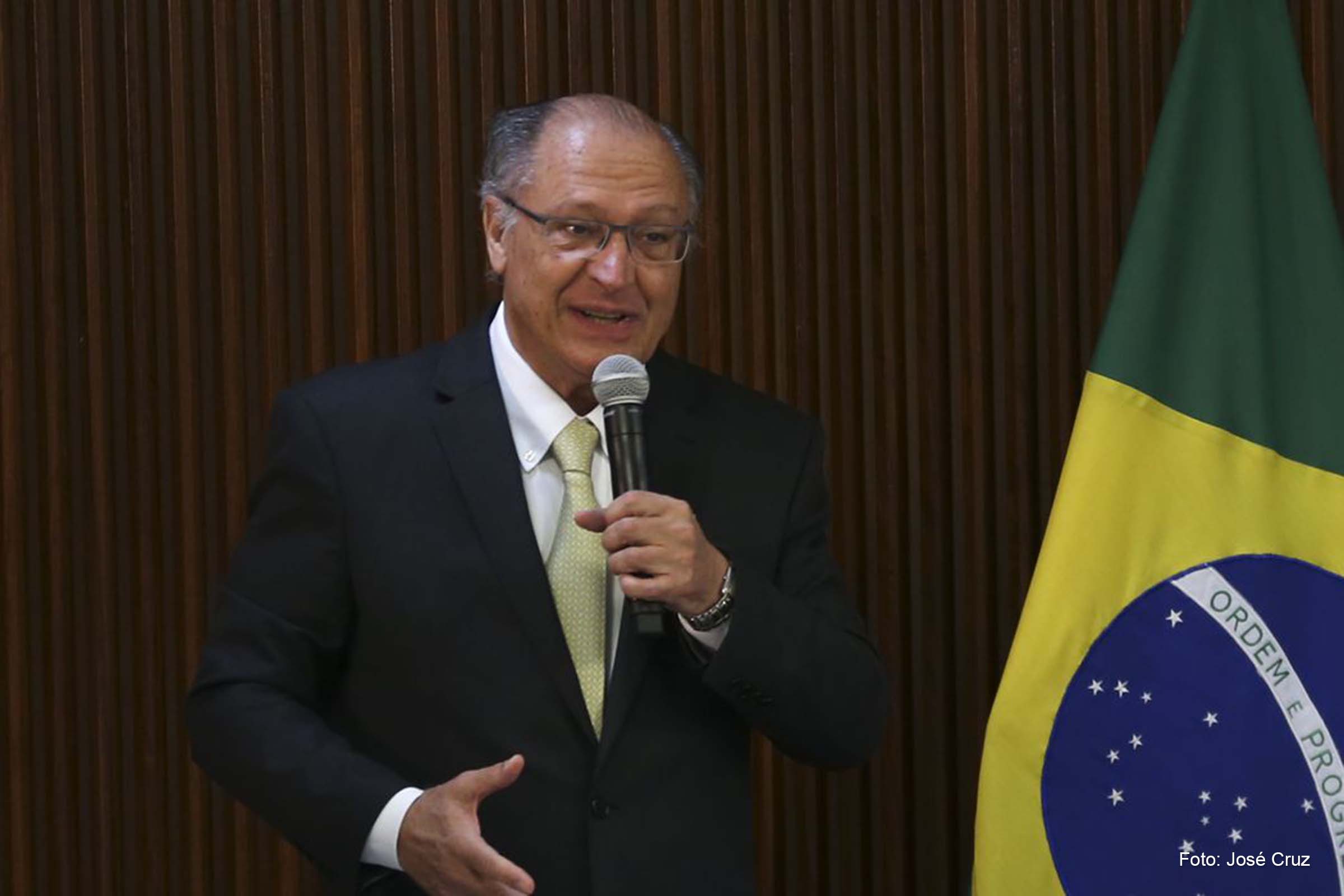 Vice-presidente da República, Geraldo Alckmin, defendeu em discurso na “Marcha dos Prefeitos” a necessidade de simplificar a cobrança de impostos.