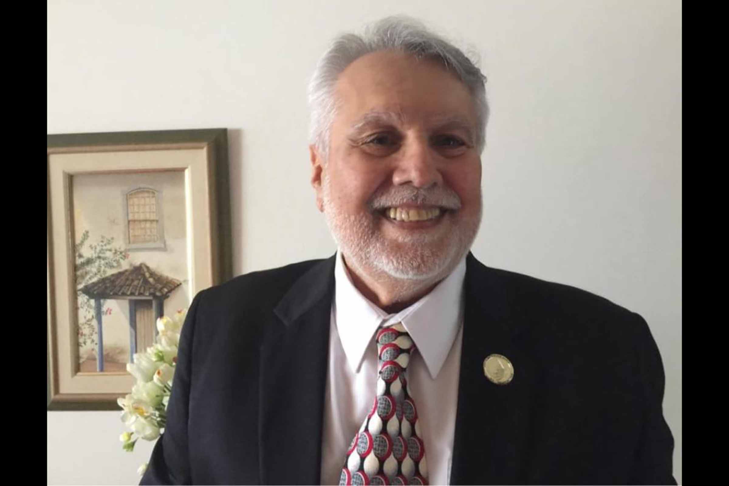 O Dr. Isaias Andrade Lins Filho faleceu em Salvador, no dia 10 de abril de 2022, aos 76 anos.