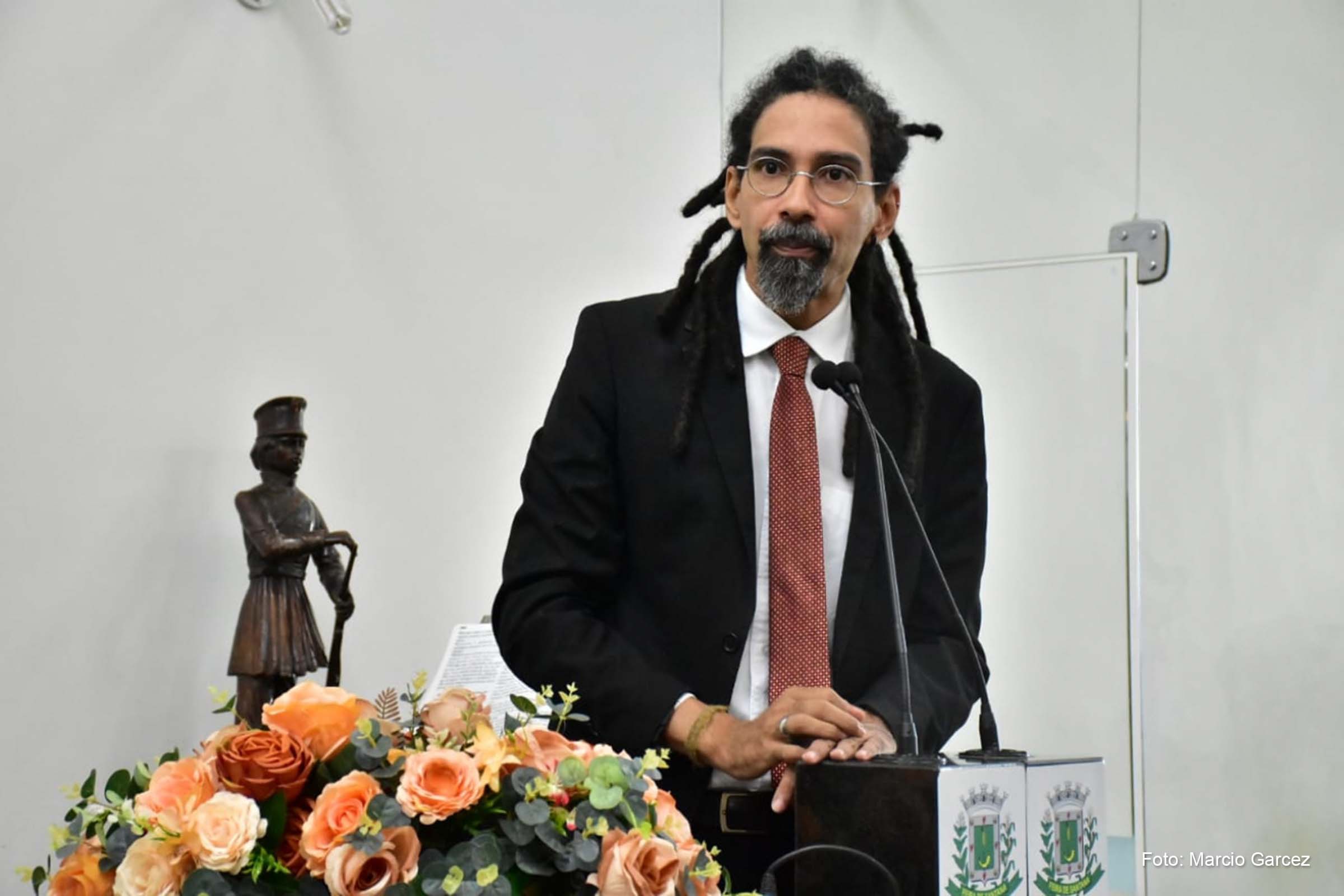 Jhonatas Monteiro considera a medida injusta e acusa o Governo Municipal de se omitir, ao invés de “arbitrar” o caso.