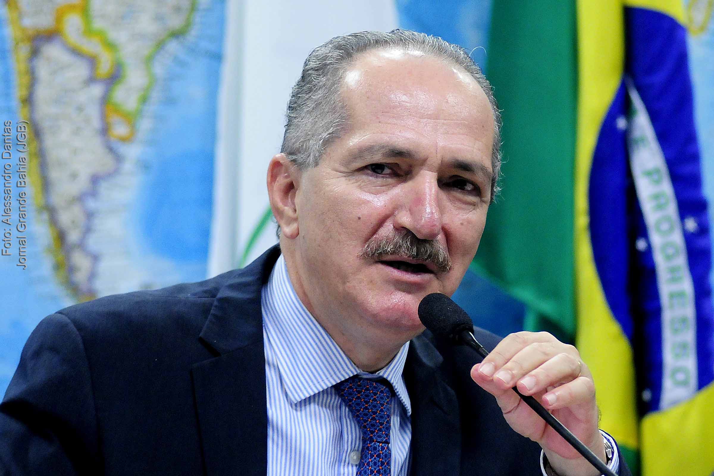 José Aldo Rebelo Figueiredo, jornalista, escritor e político, filiado ao PDT. Foi deputado federal por São Paulo durante cinco mandatos pelo Partido Comunista do Brasil, sendo presidente da Câmara entre 2005 e 2007.