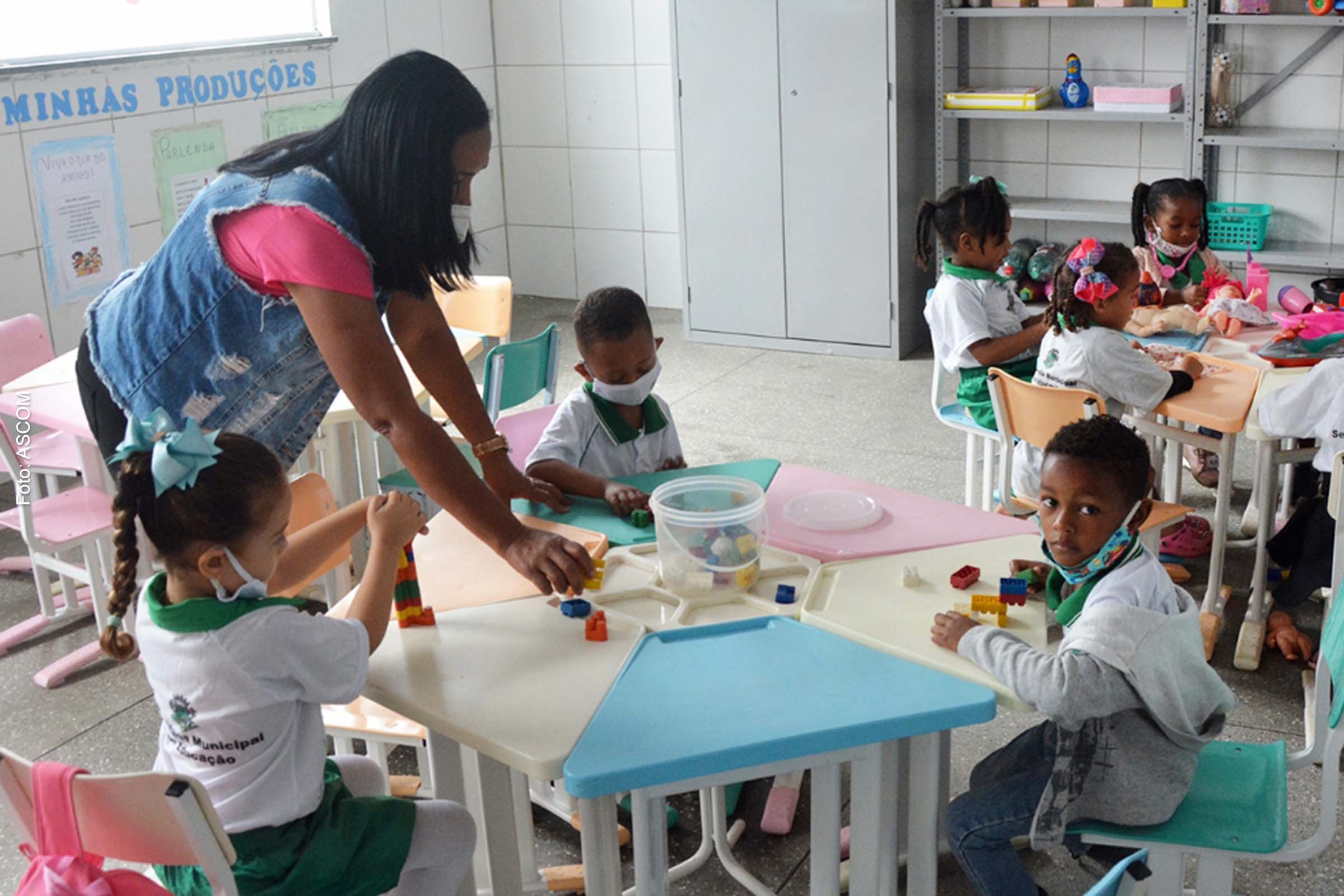 São profissionais das áreas de Pedagogia, Língua Portuguesa, Educação Física, Matemática, Ciências e Artes.
